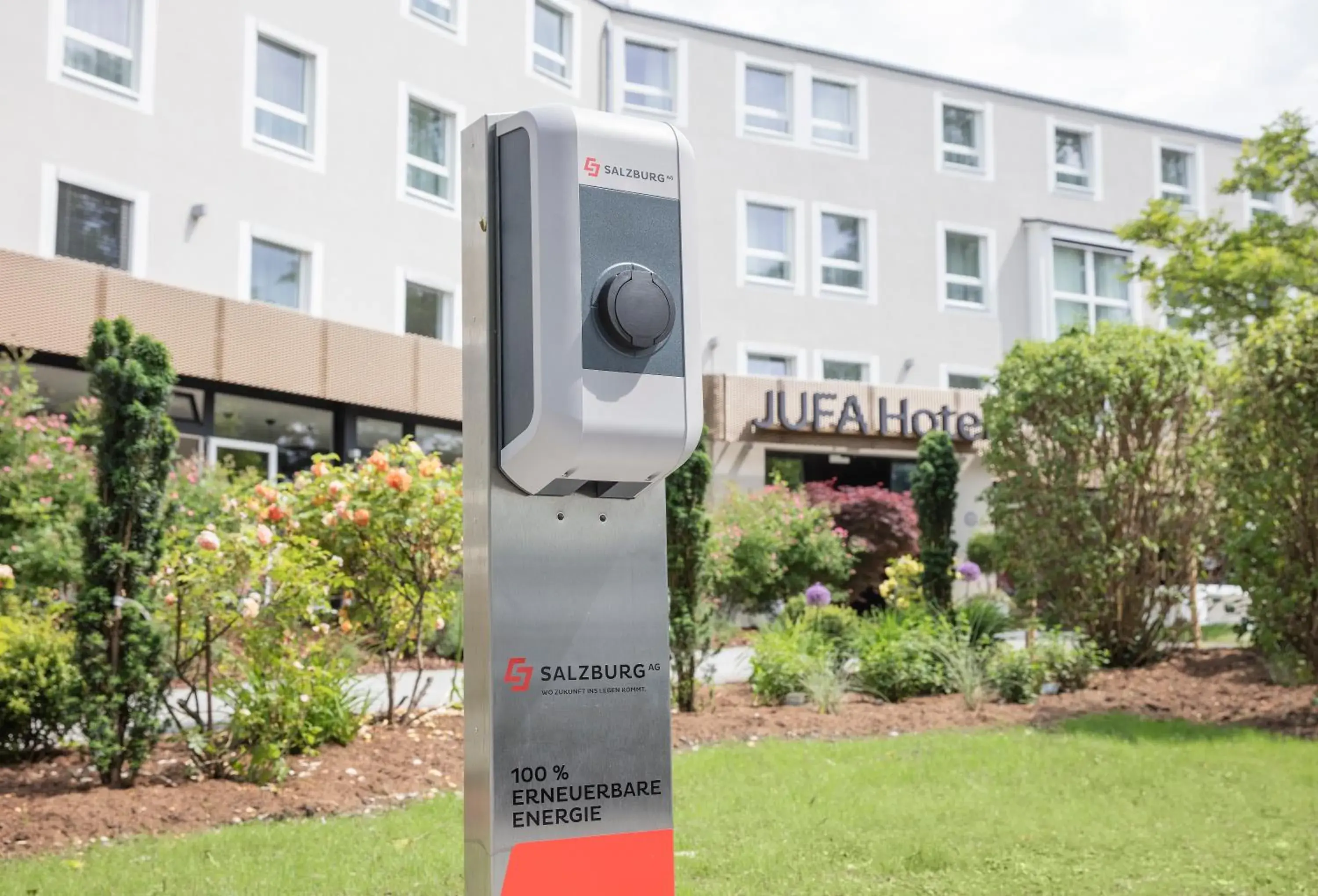 Inner courtyard view in JUFA Hotel Salzburg Inner courtyard view in JUFA Hotel Salzburg