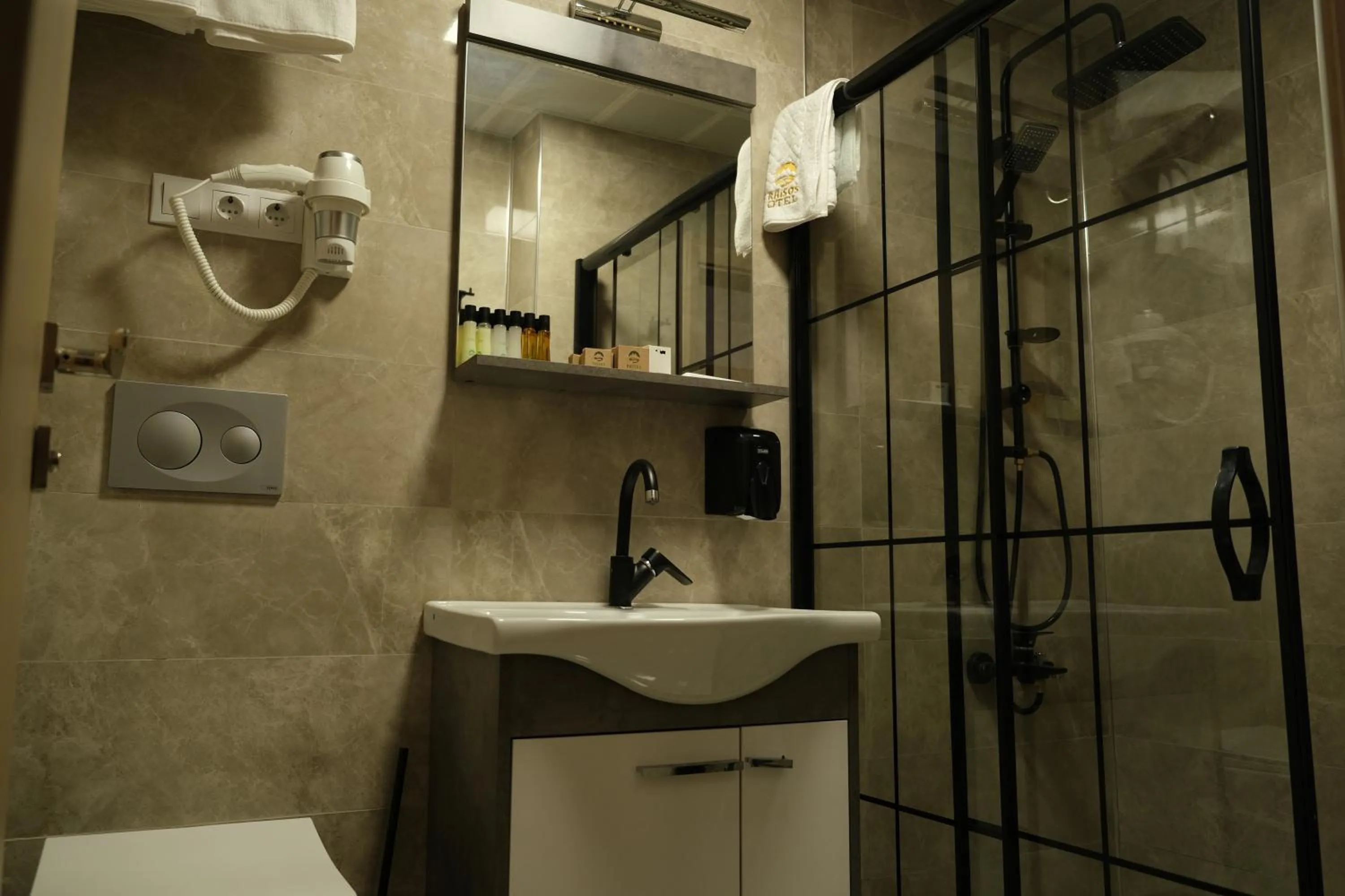 Bathroom in Rhisos Otel