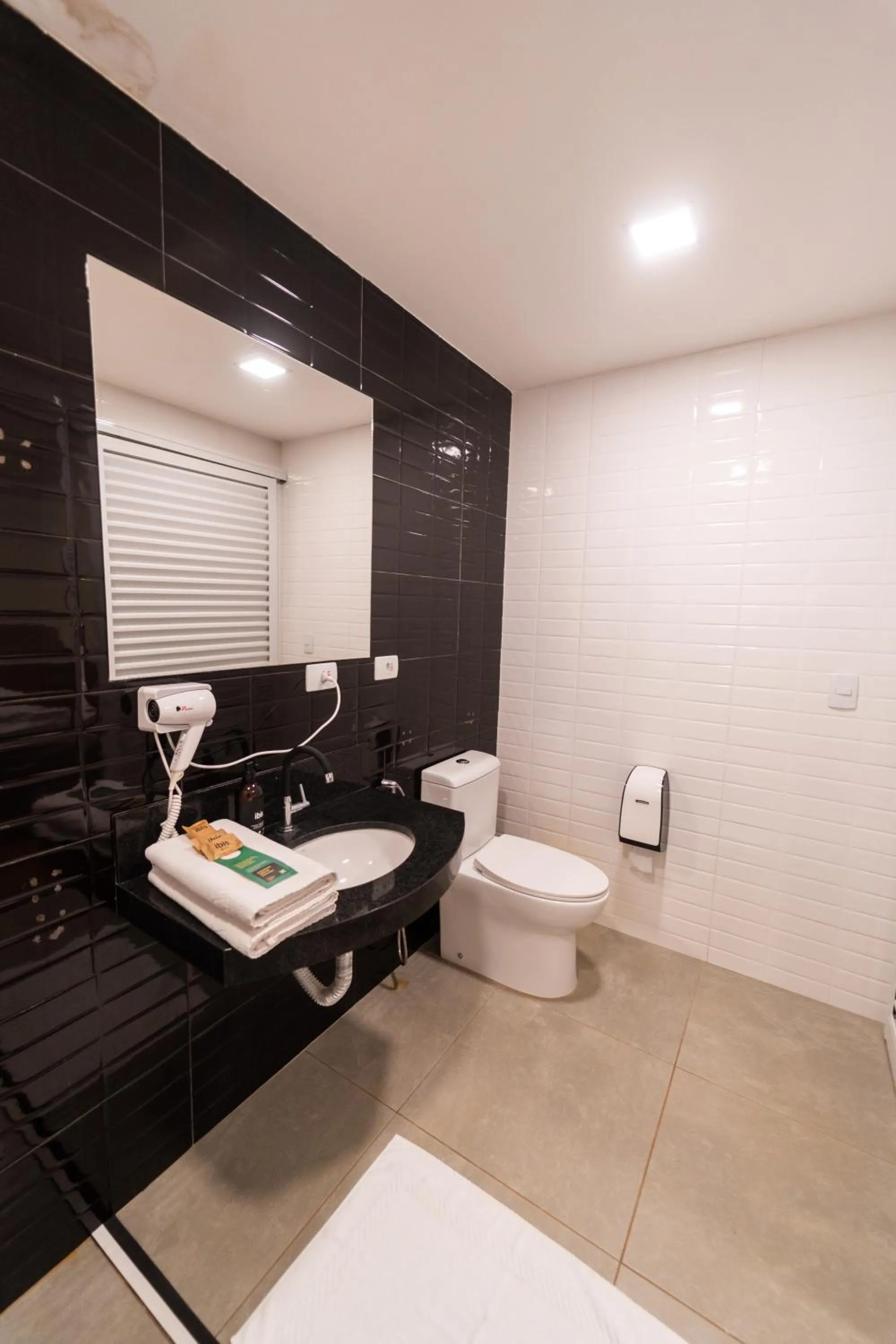 Bathroom in ibis Styles Bonito