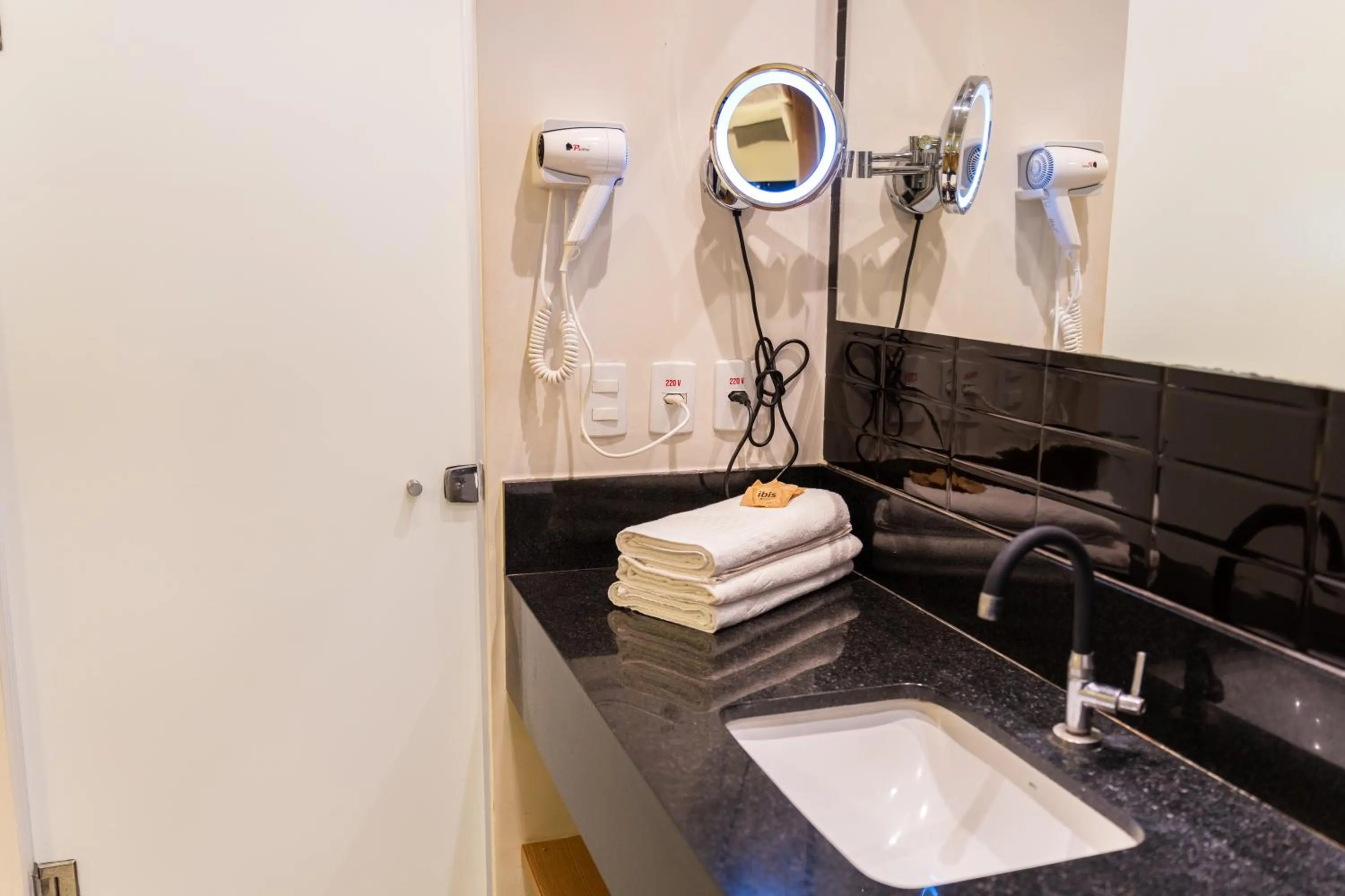 Bathroom in ibis Styles Bonito