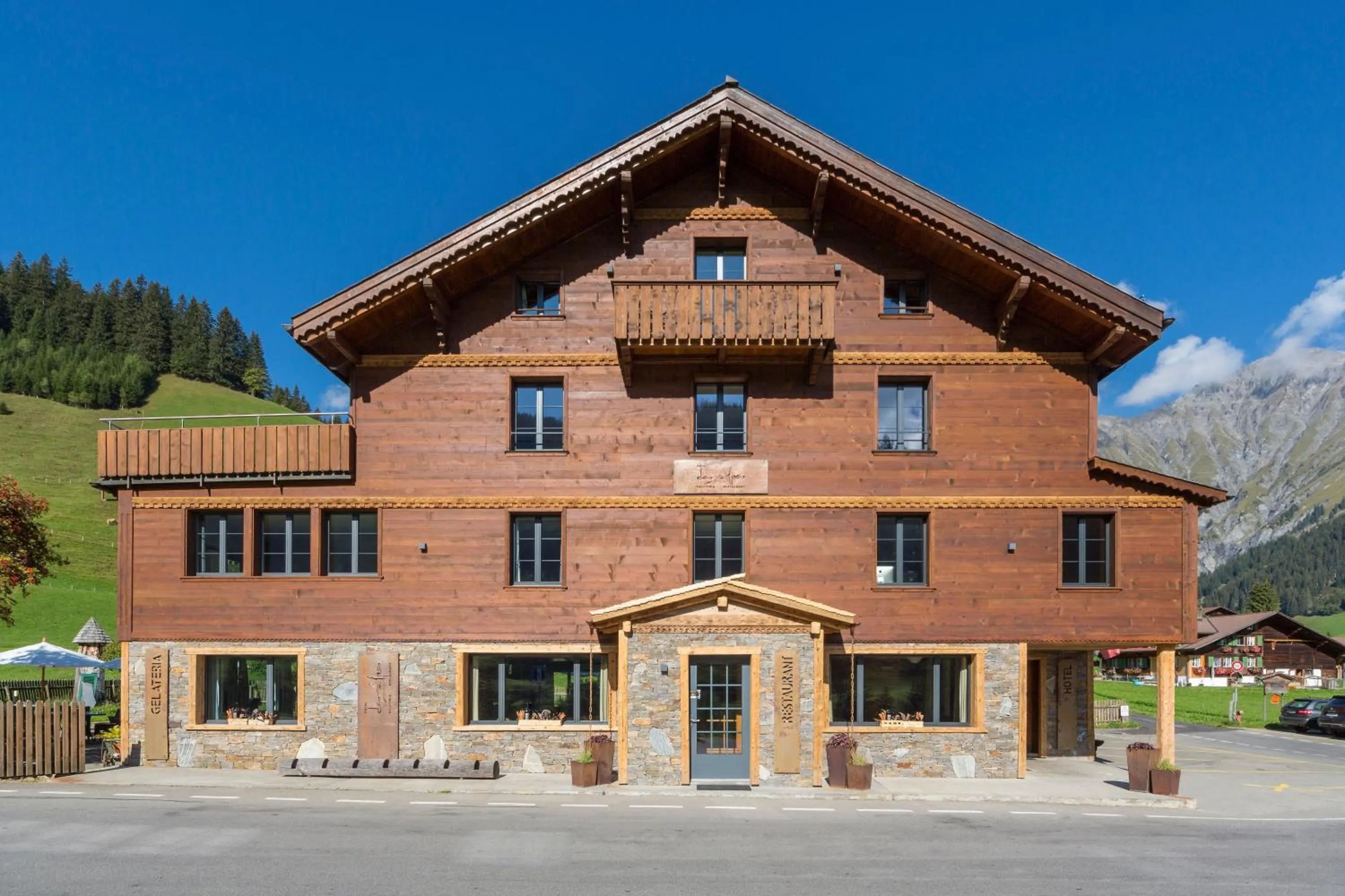 Property building in Hotel Des Alpes