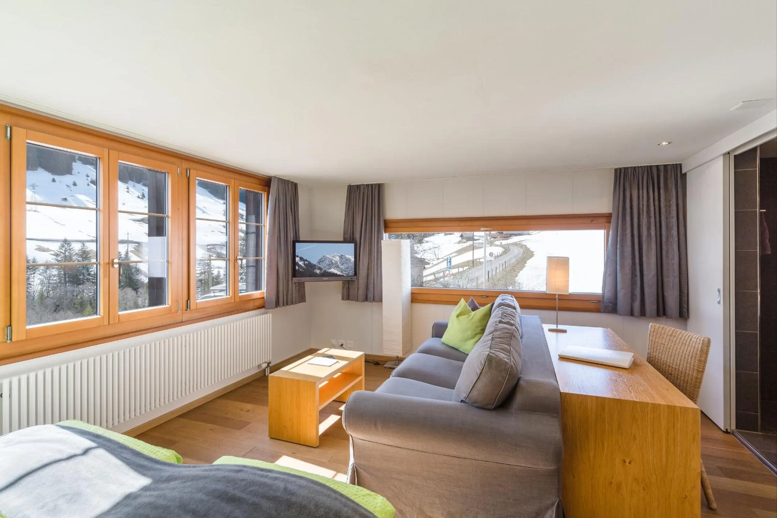 Living room, Bed in Hotel Des Alpes