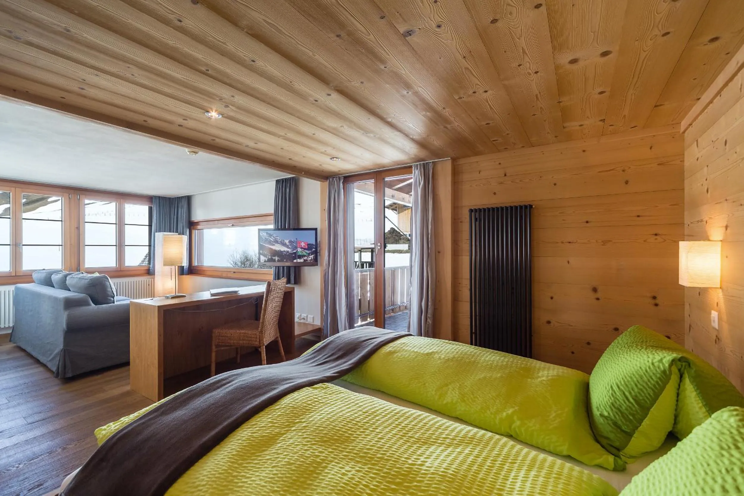 Living room, Bed in Hotel Des Alpes