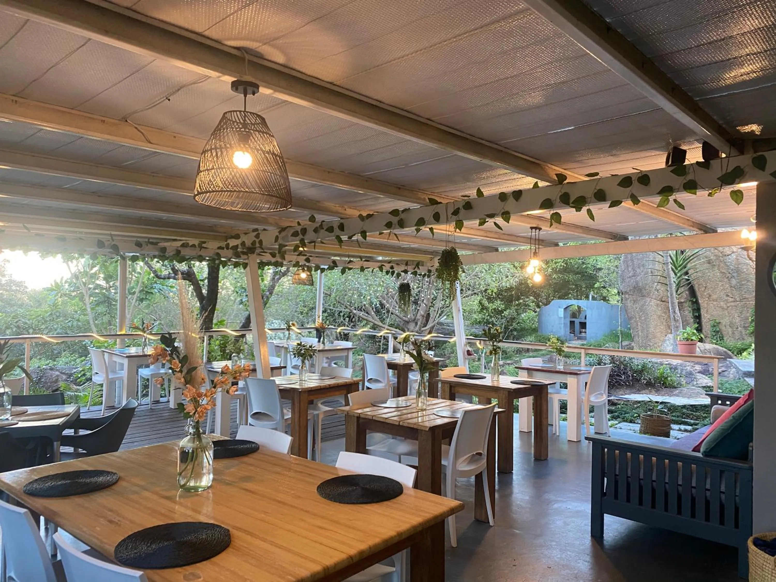 Restaurant/places to eat in Mogi Boutique Hotel