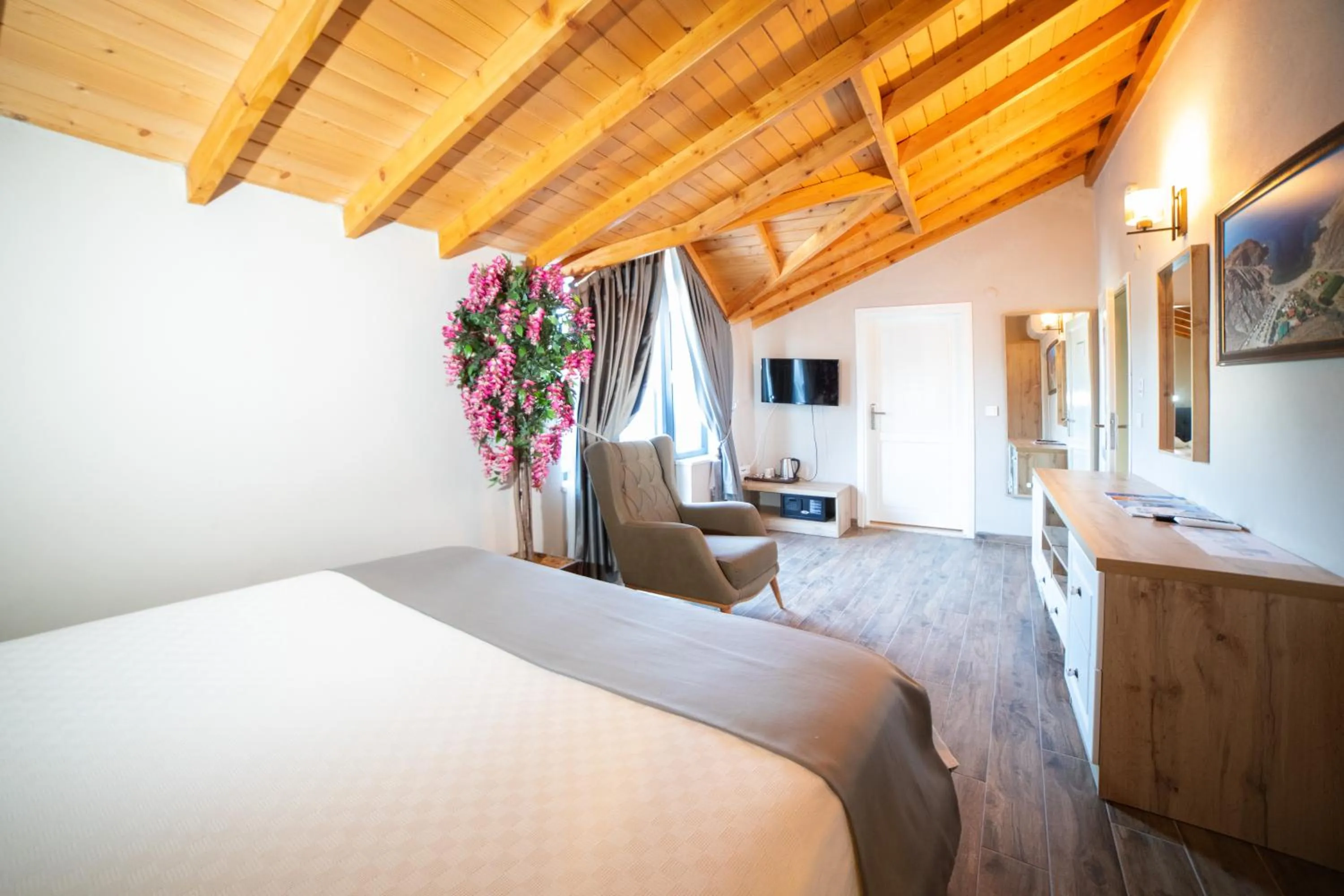 Photo of the whole room, Bed in İmroz Elia Hotel