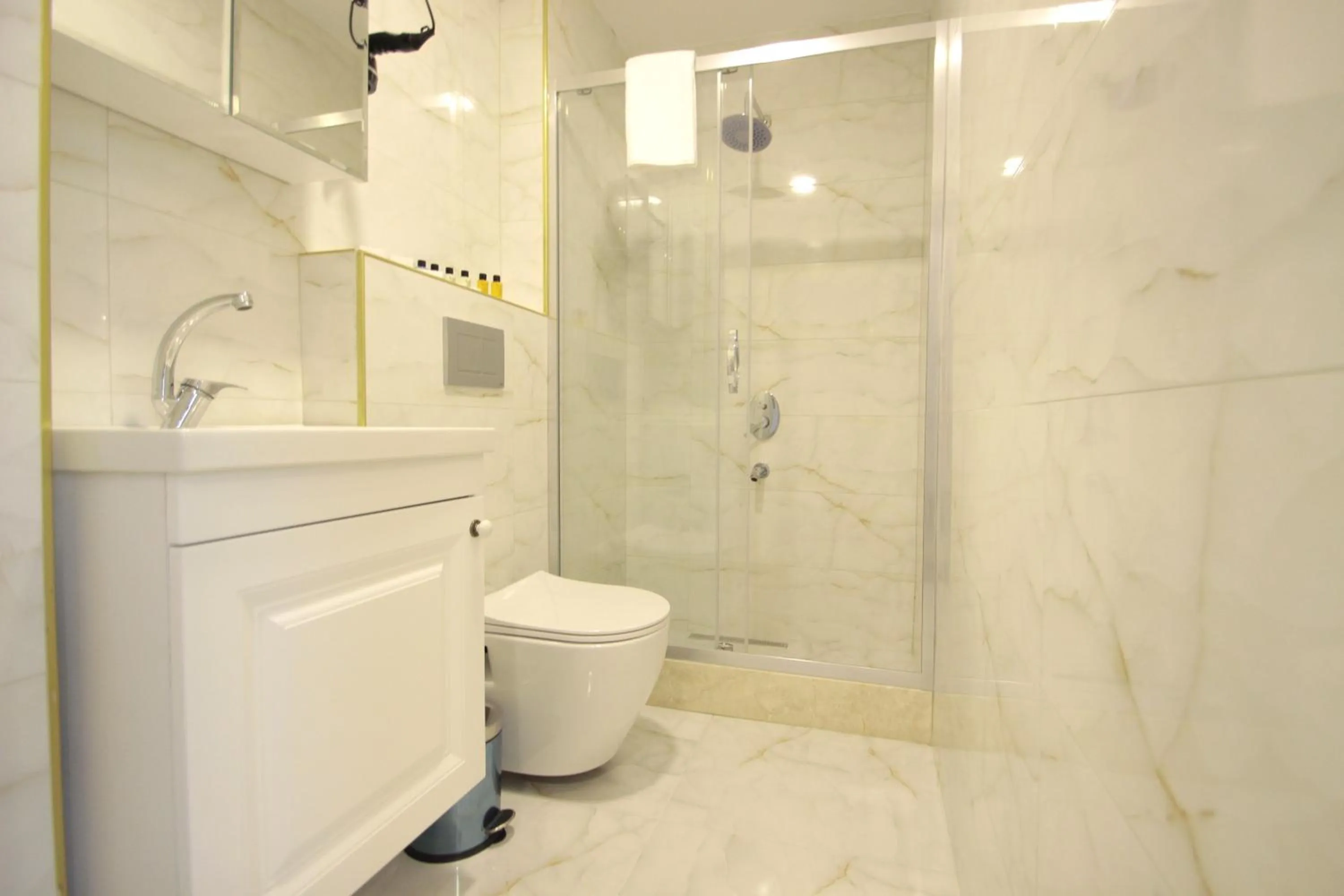 Bathroom in Guler Palas Hotel