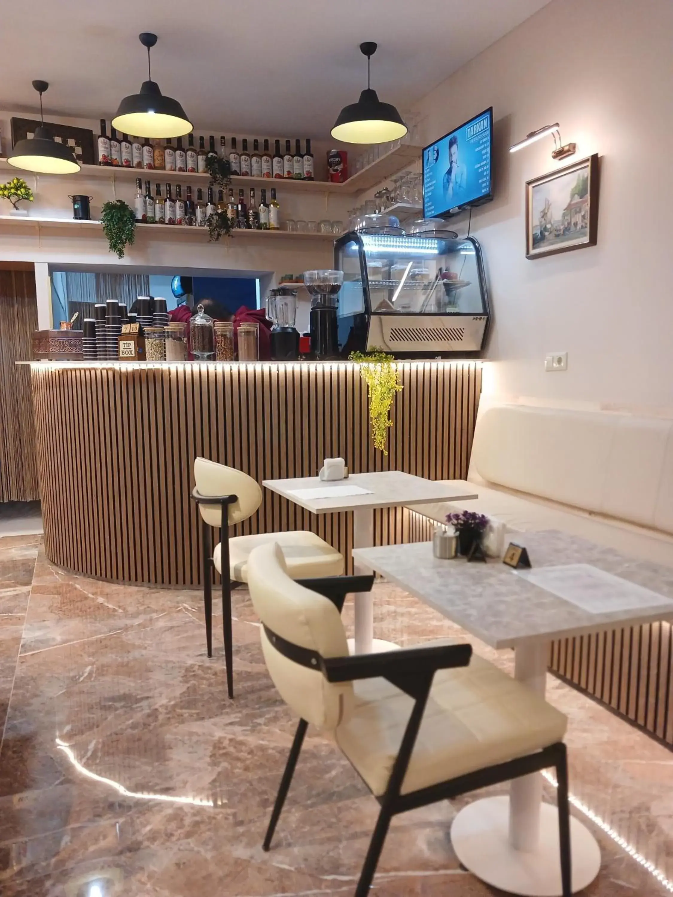 Restaurant/places to eat in Guler Palas Hotel Restaurant/places to eat in Guler Palas Hotel