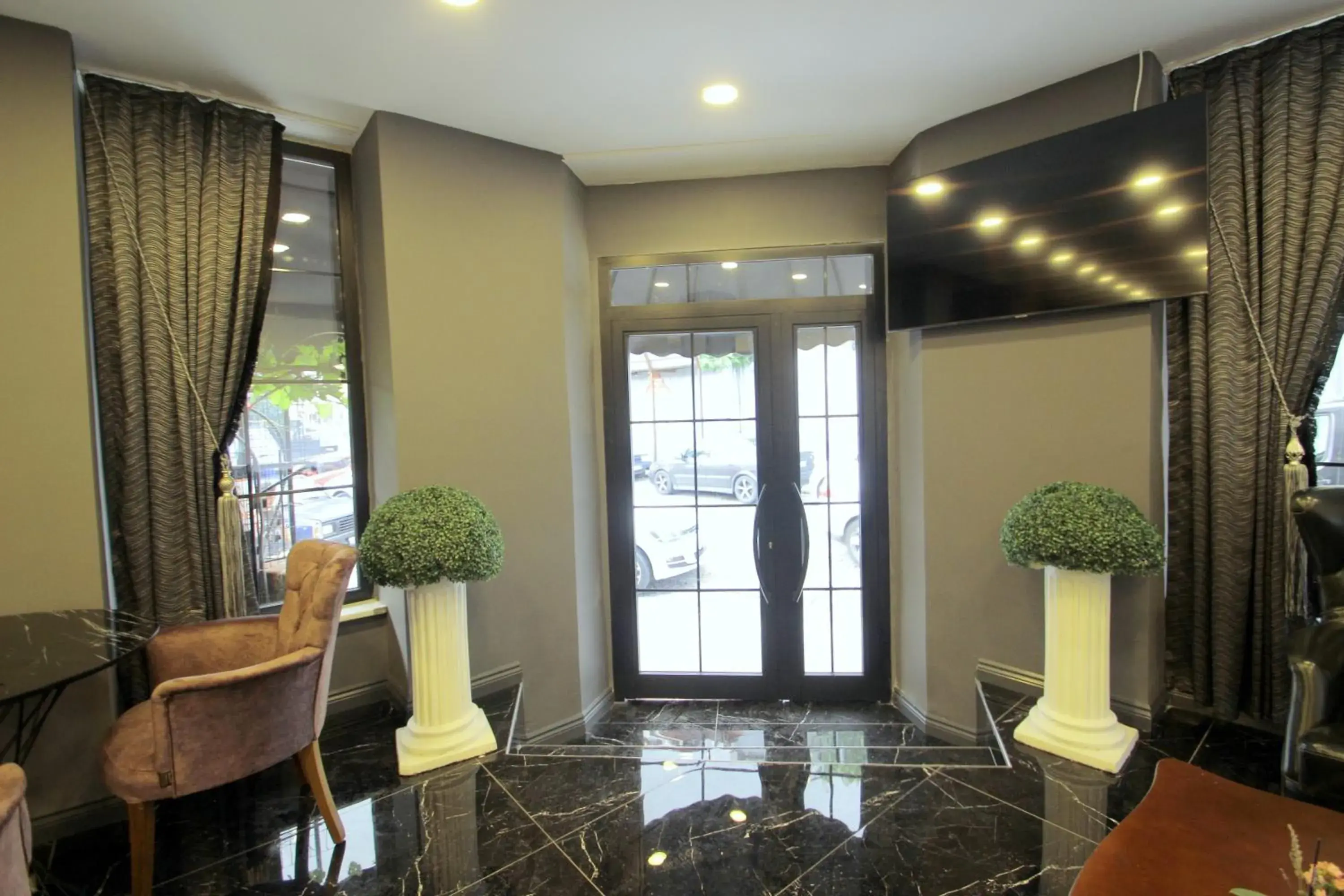 Facade/entrance in Guler Palas Hotel Facade/entrance in Guler Palas Hotel