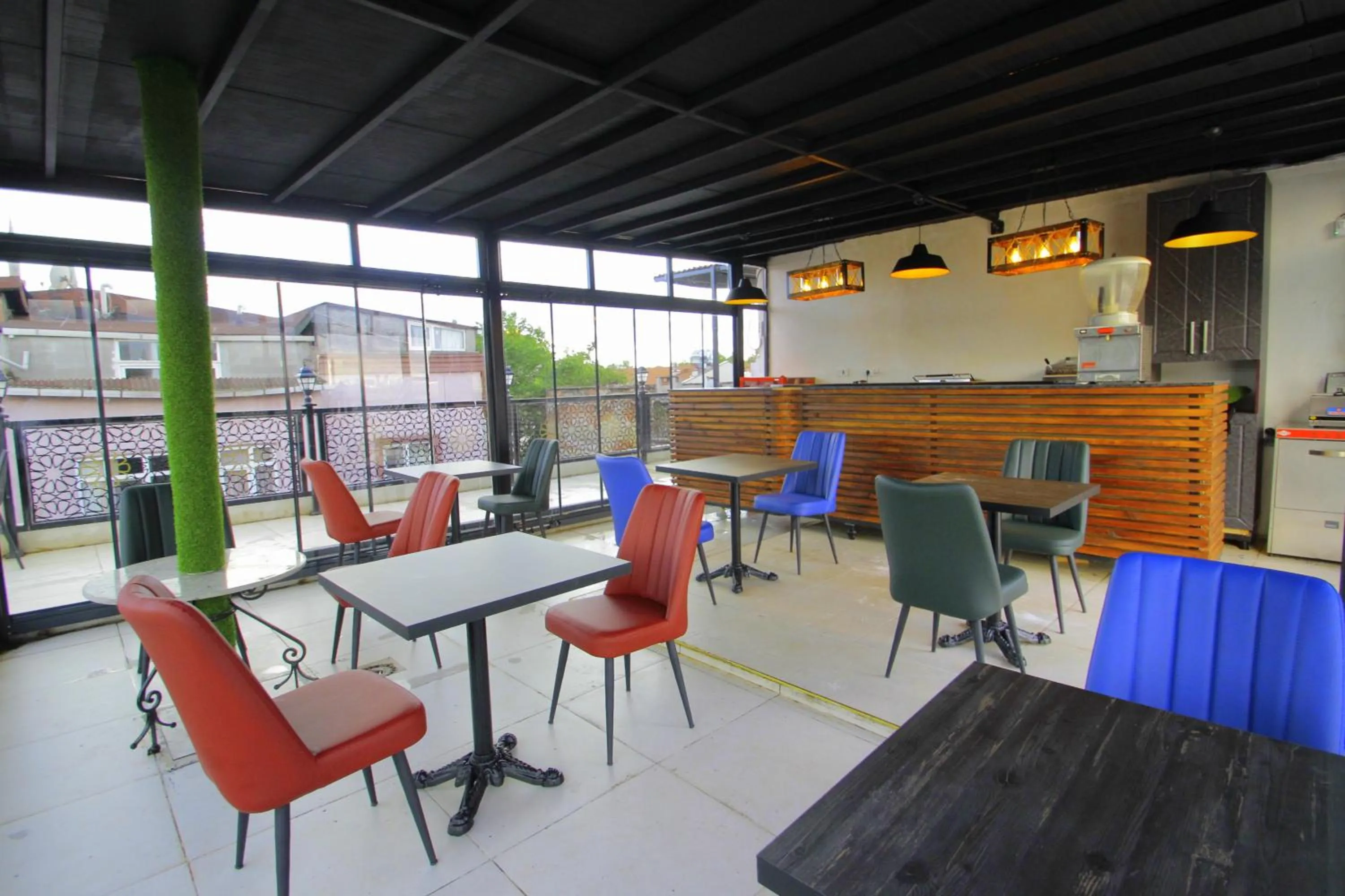 Restaurant/places to eat in Guler Palas Hotel