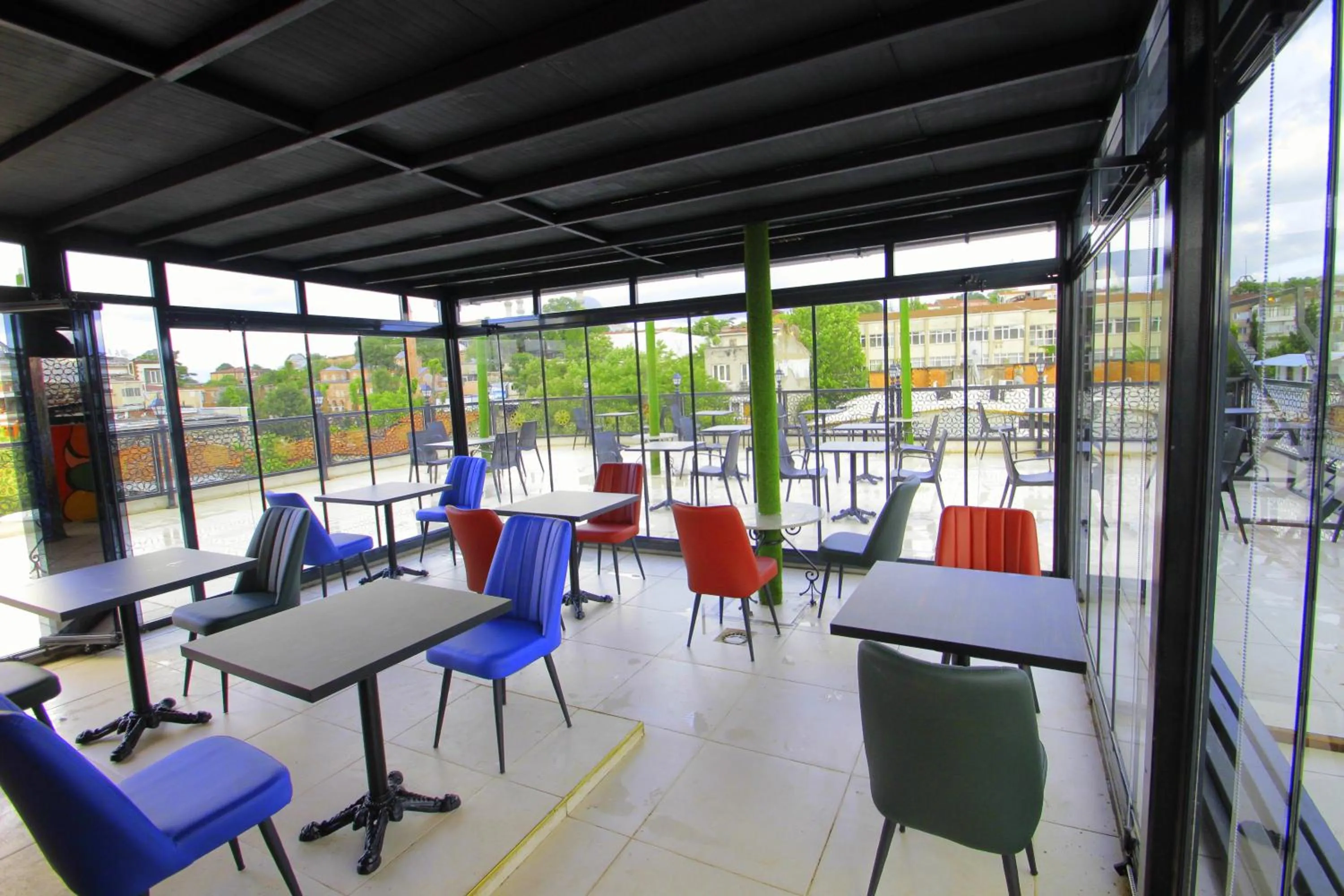 Restaurant/places to eat in Guler Palas Hotel