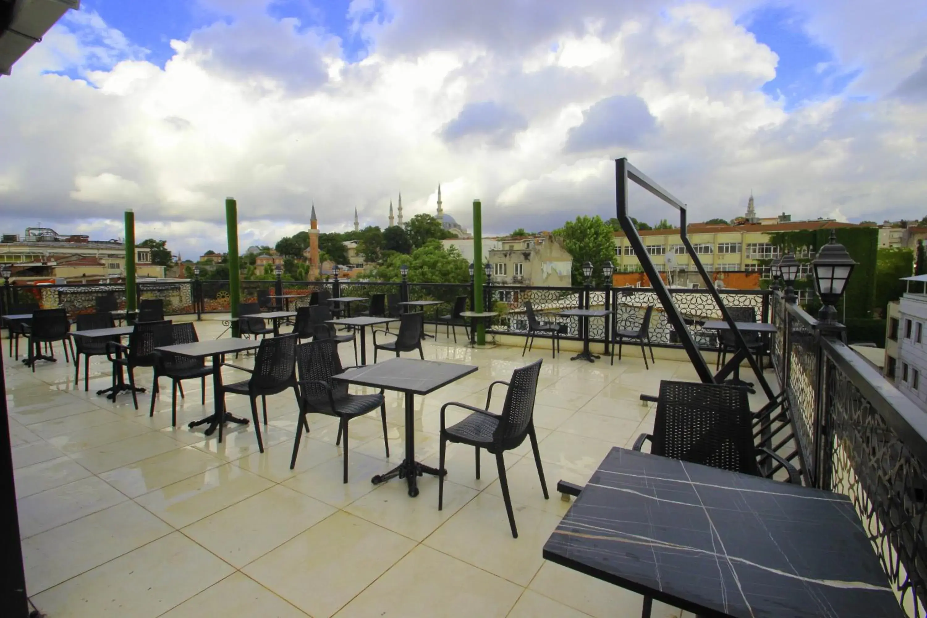 Restaurant/places to eat in Guler Palas Hotel Restaurant/places to eat in Guler Palas Hotel