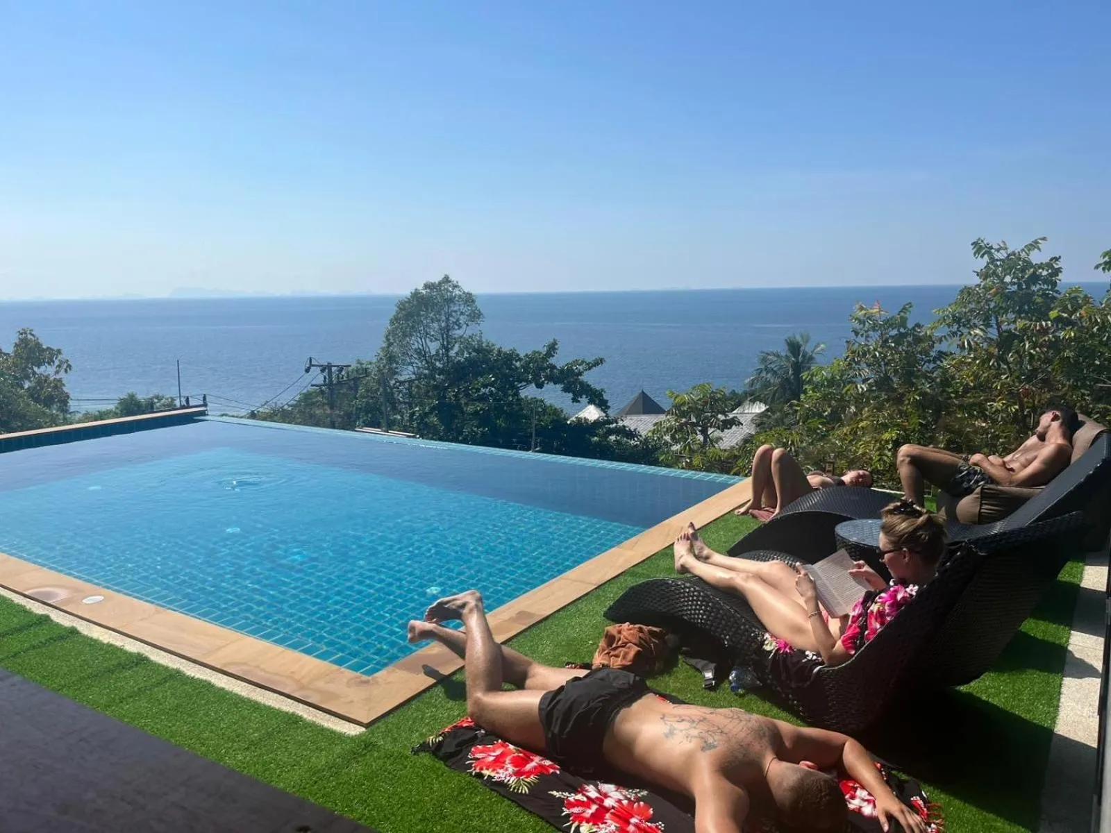 Restaurant/places to eat in Tantawan sea view residence 山海居