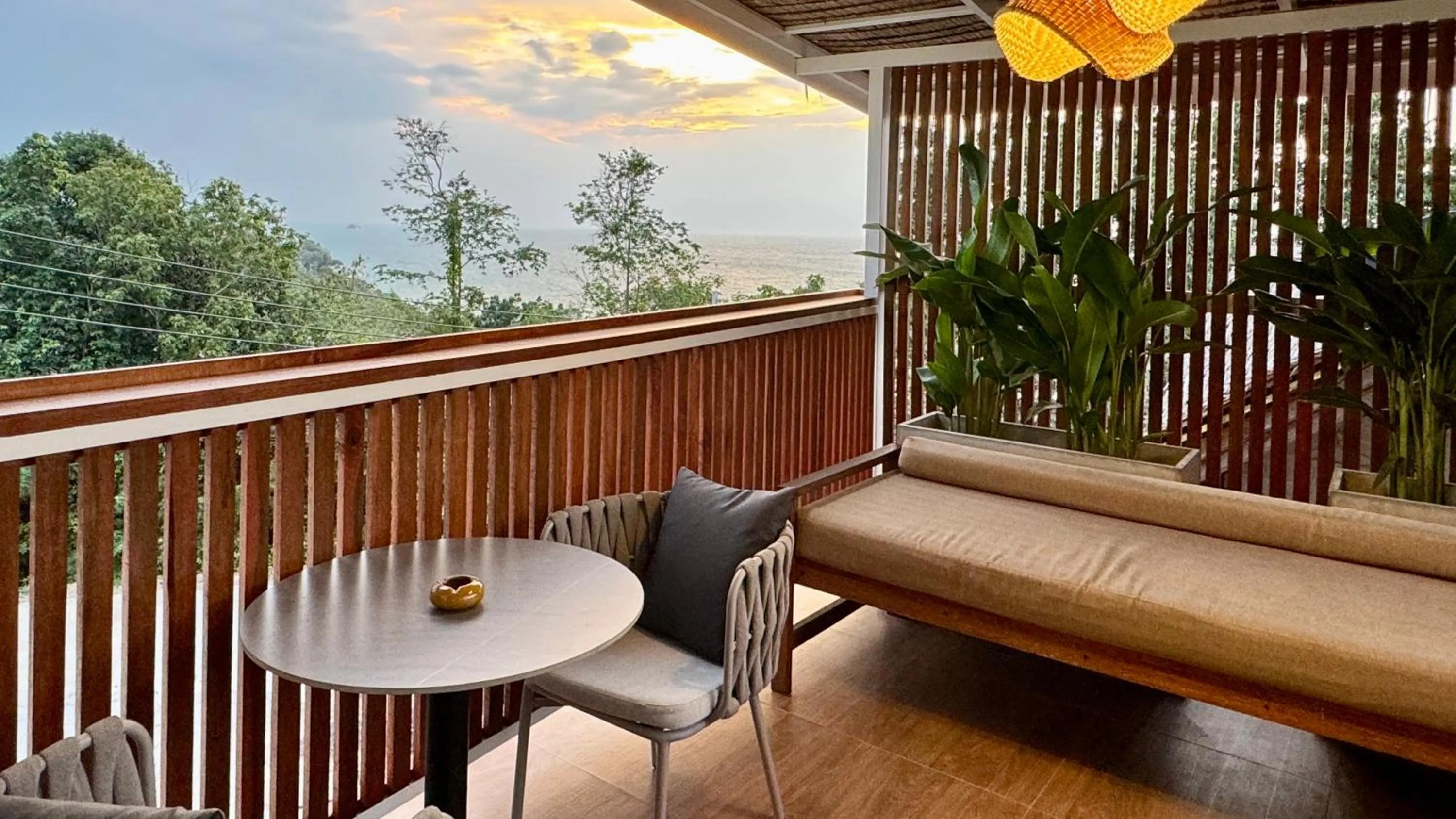 Patio in Tantawan sea view residence 山海居