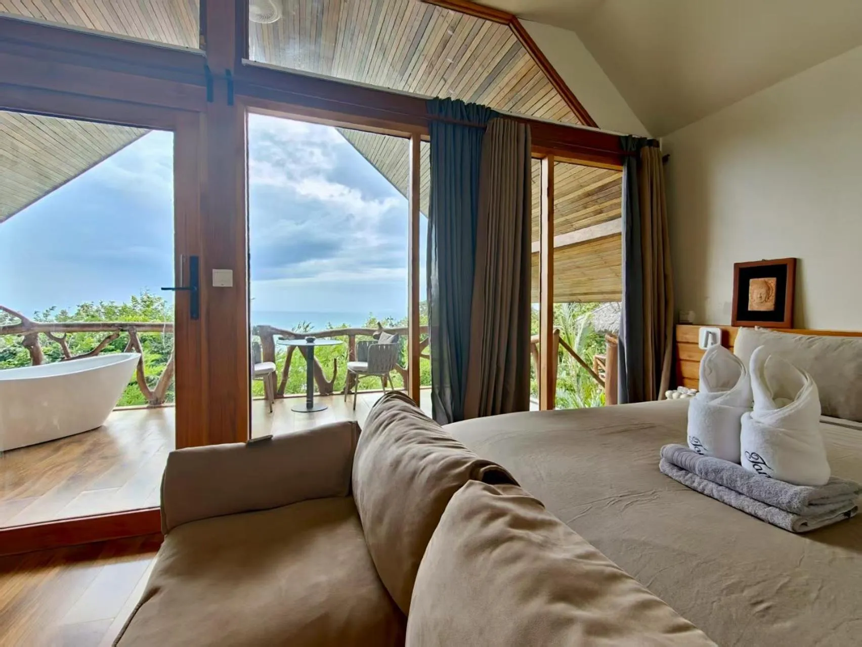 Bed in Tantawan sea view residence 山海居