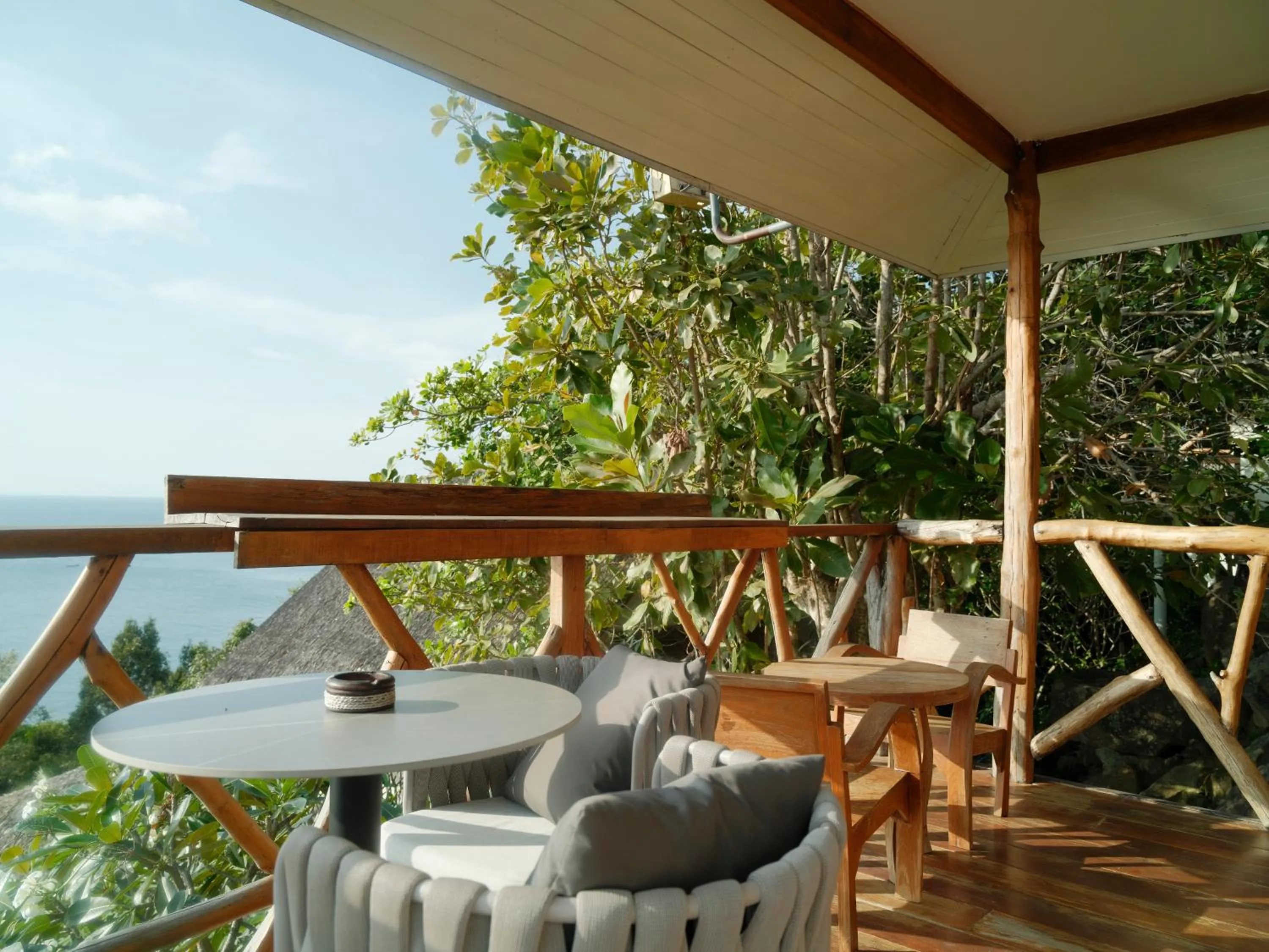 Patio in Tantawan sea view residence 山海居