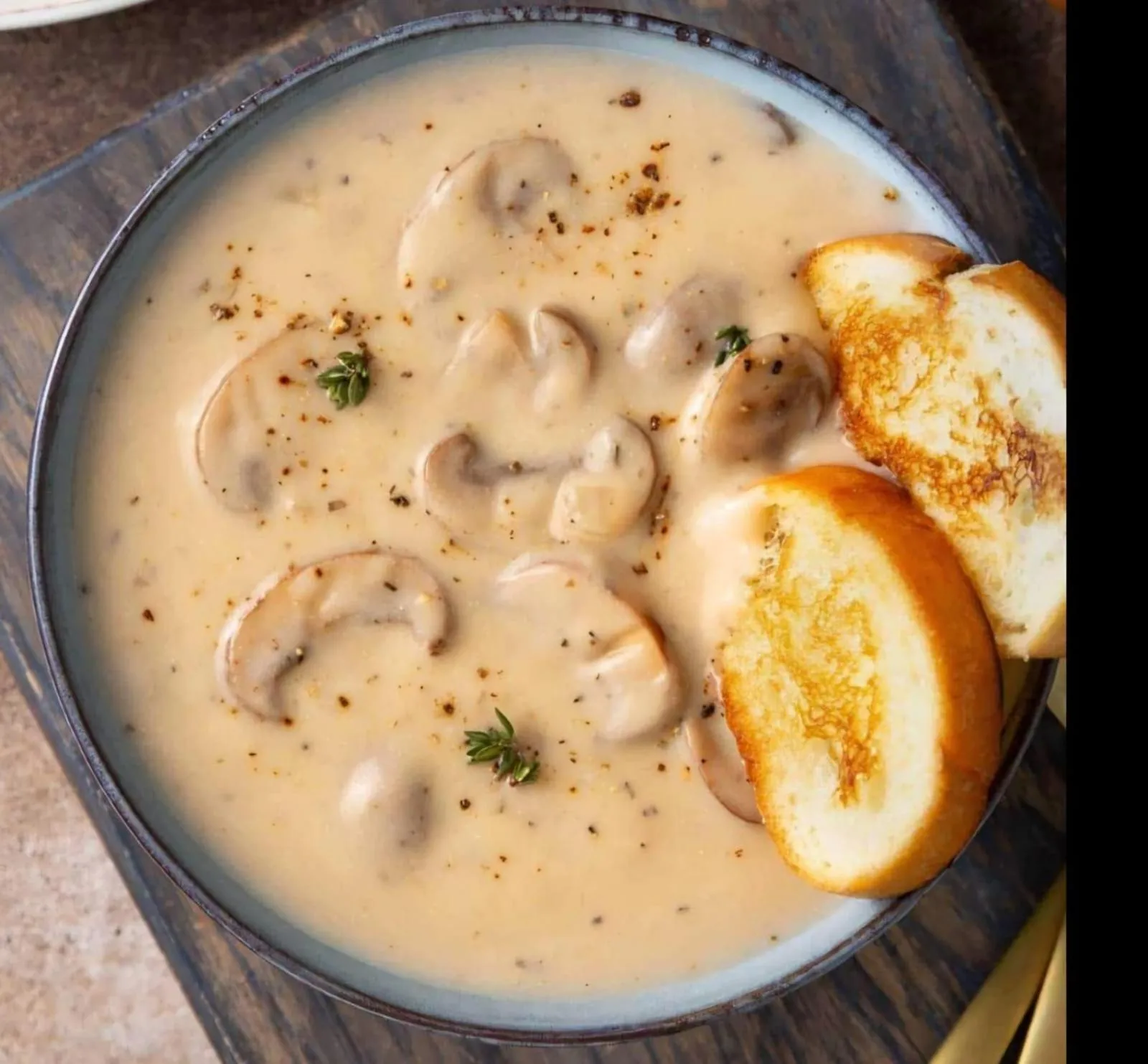 Restaurant/places to eat in Tantawan sea view residence 山海居