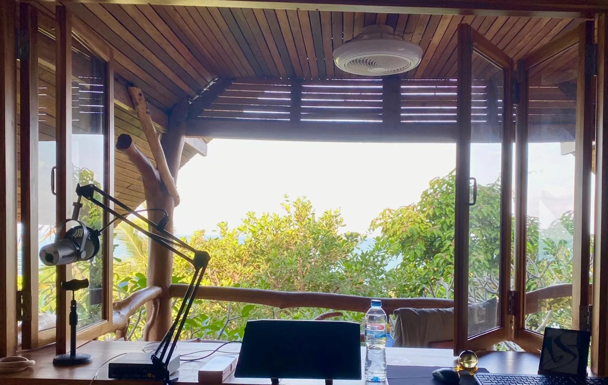 Patio in Tantawan sea view residence 山海居