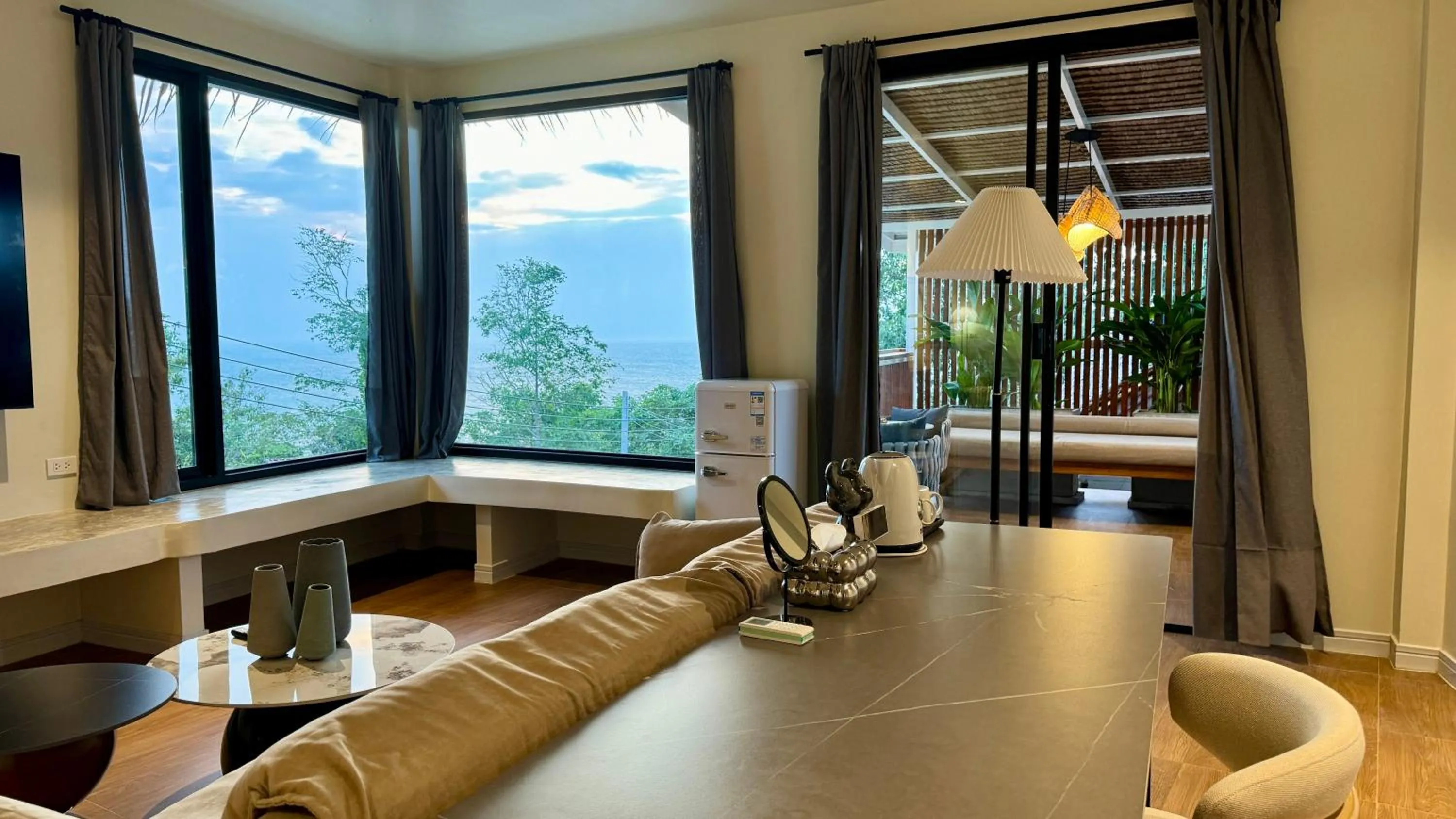 Living room in Tantawan sea view residence 山海居