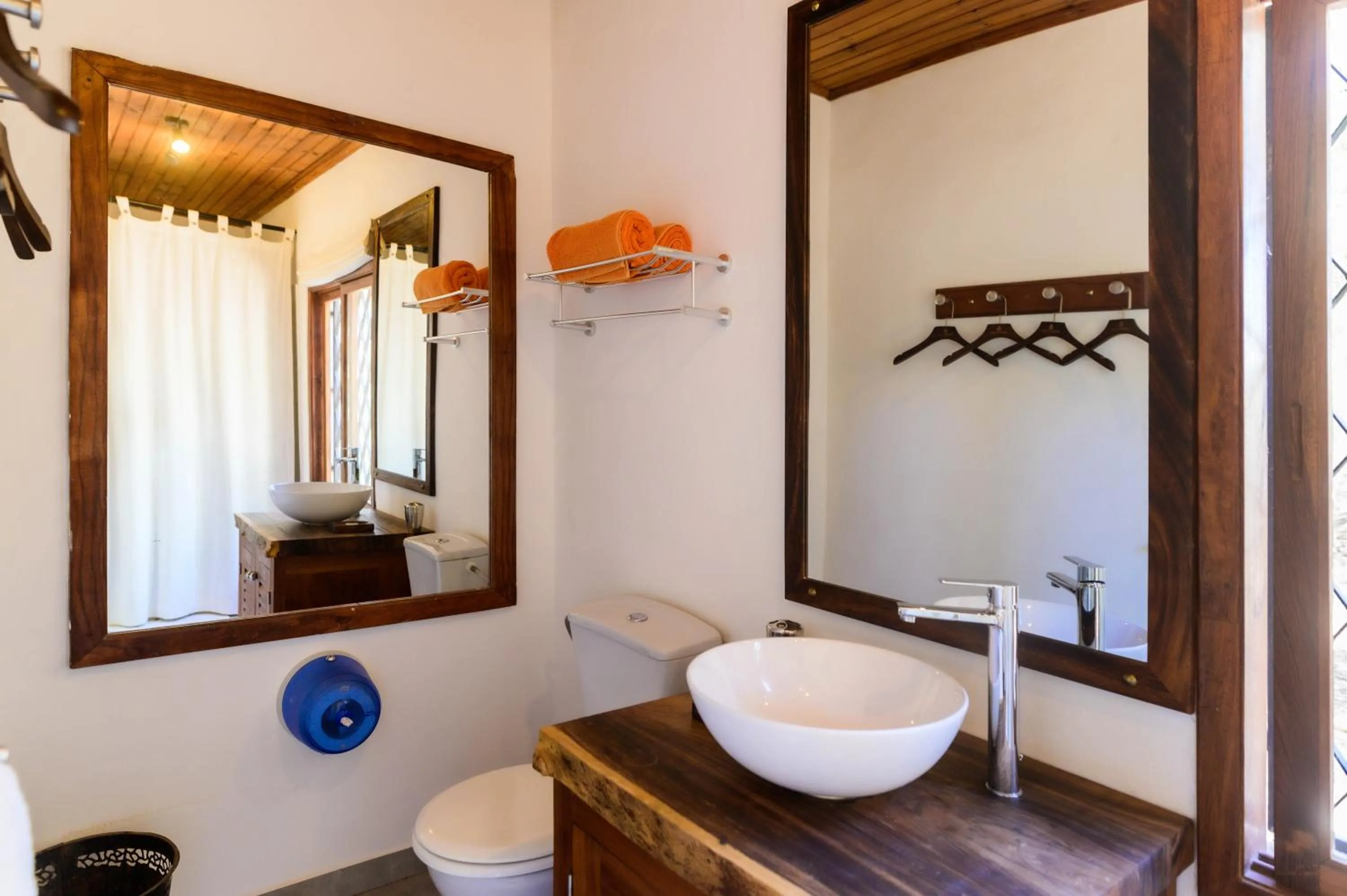 Shower in Auberge de la Table