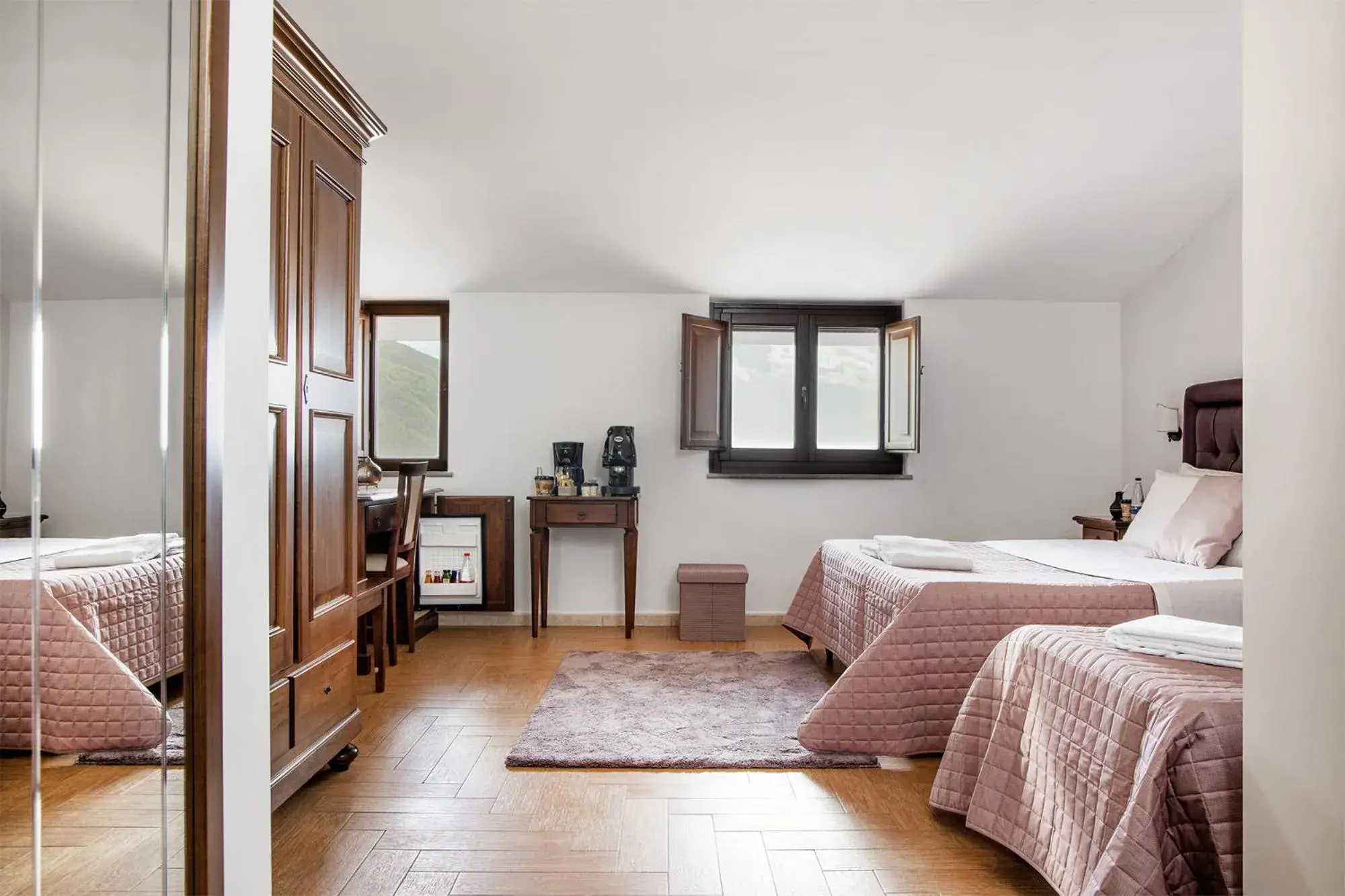 Triple Room with View - single occupancy in Green Park Triple Room with View - single occupancy in Green Park