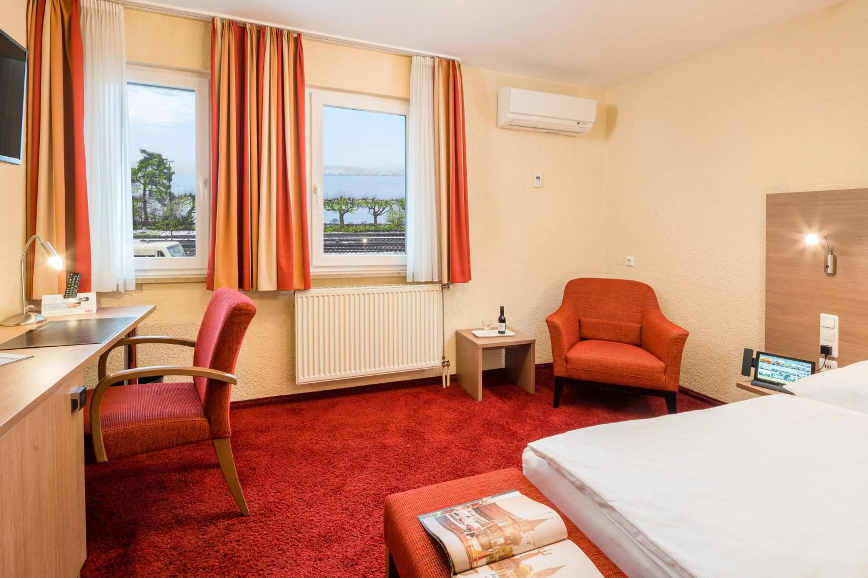 Photo of the whole room, Bed in Hotel Zur Schmiede