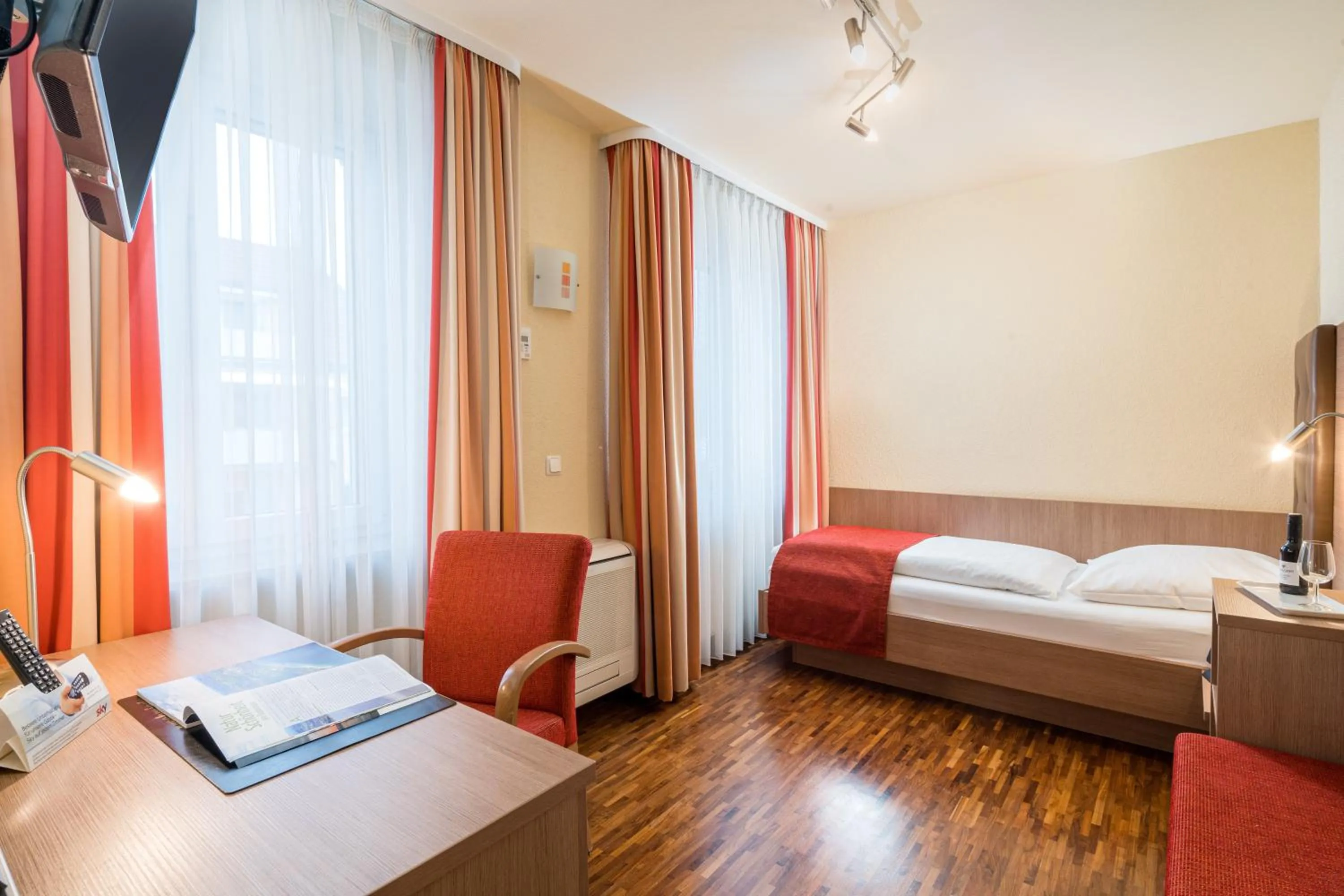 Photo of the whole room, Bed in Hotel Zur Schmiede