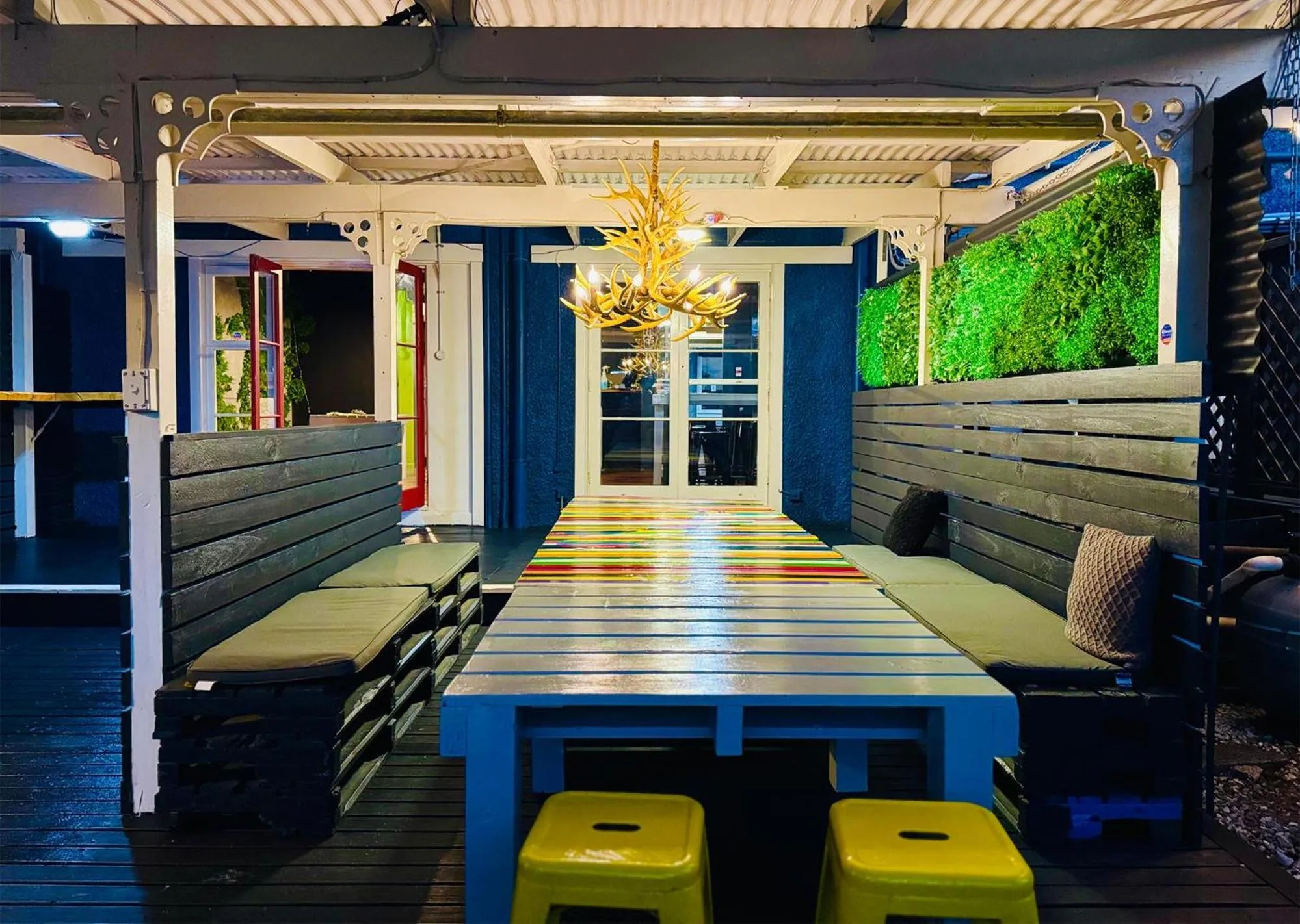 Seating area in Crashpalace Backpackers