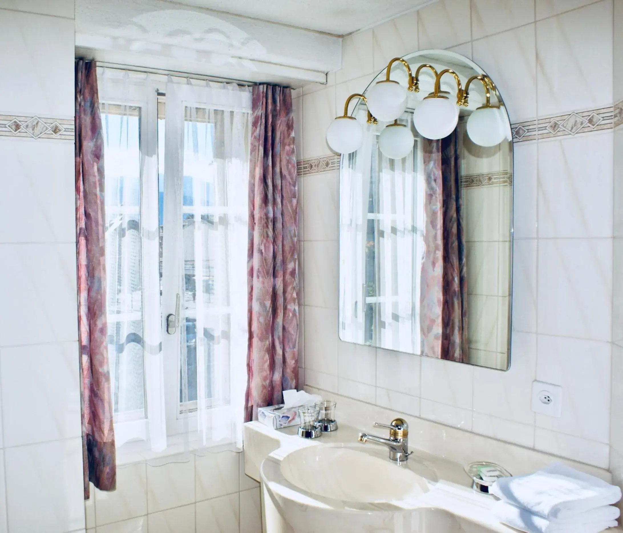 Double Room - single occupancy in Hotel du Pont Double Room - single occupancy in Hotel du Pont