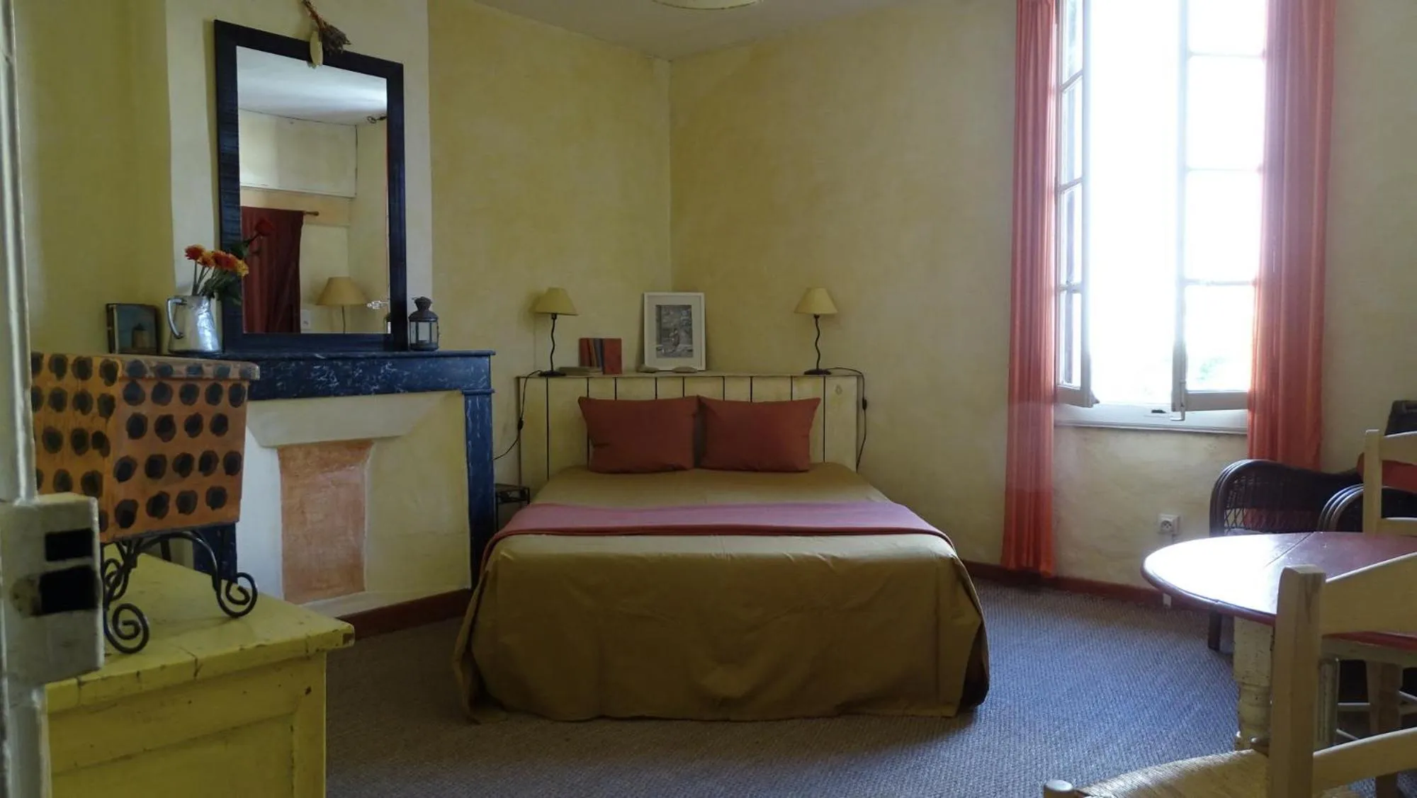 Photo of the whole room, Bed in Chambre d'hôte Farniente
