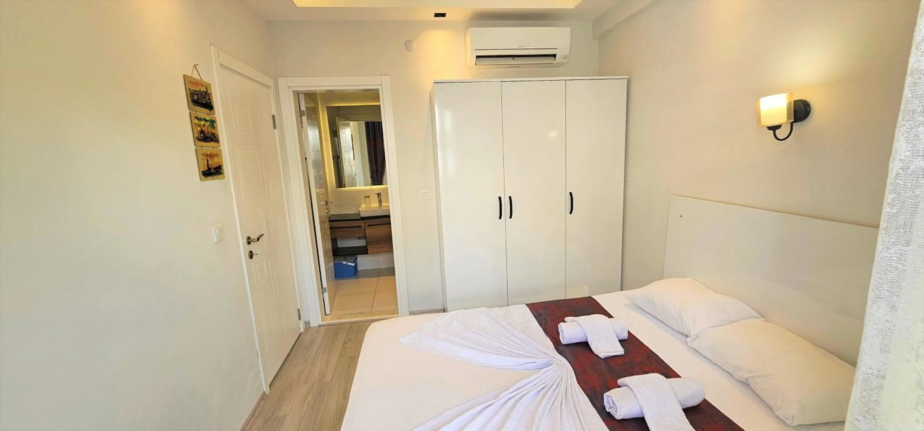 Bedroom, Bed in World Cities Residence