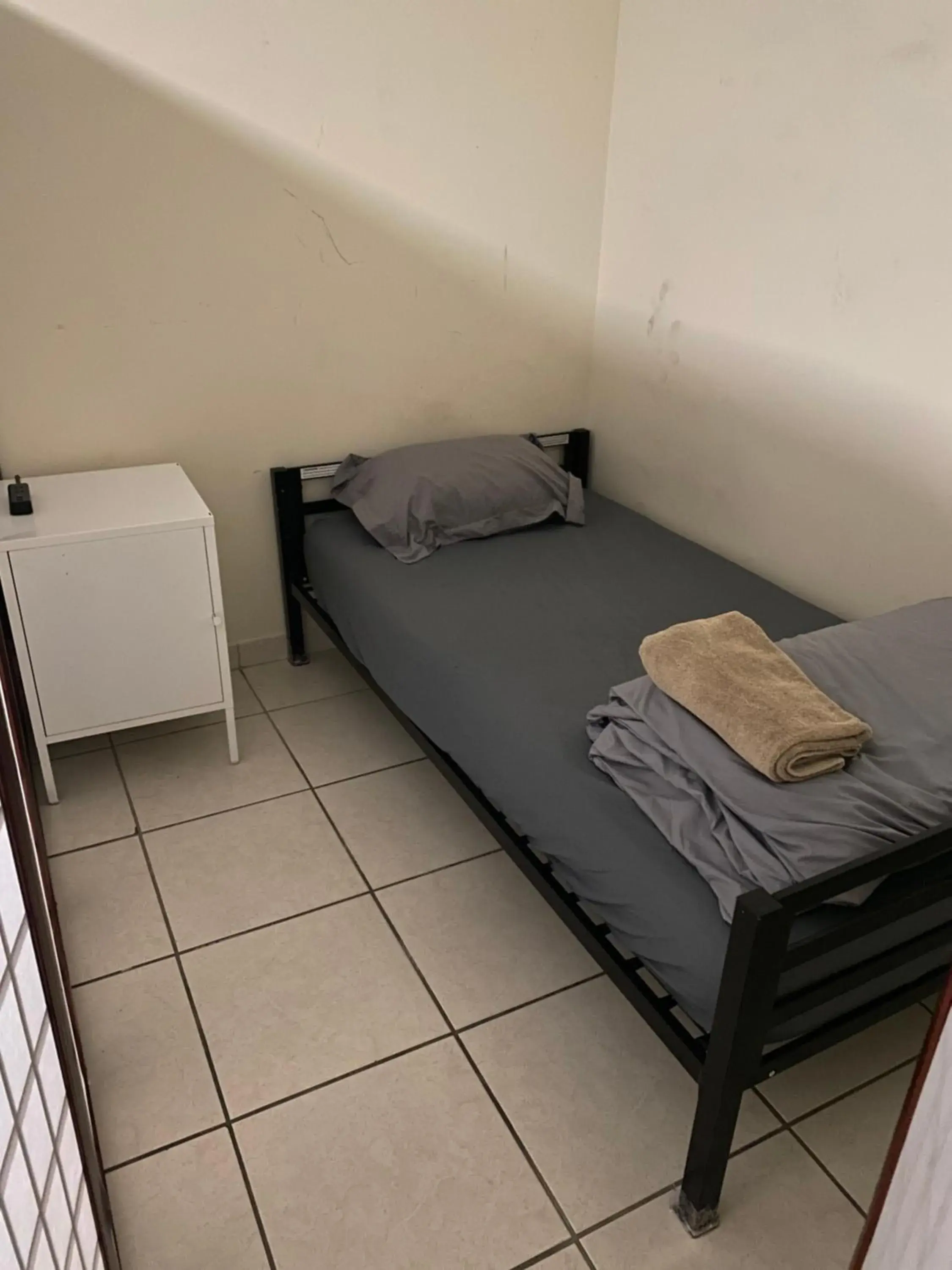 Private Cubicle - Single Bed - Mixed Shared Dorm - MIAMI AIRPORT Private Cubicle - Single Bed - Mixed Shared Dorm - MIAMI AIRPORT