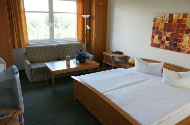 Day, Bed in Hotel Kubrat an der Spree