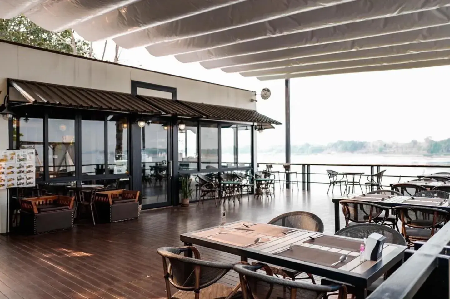 Restaurant/places to eat in River Tree Resort Restaurant/places to eat in River Tree Resort