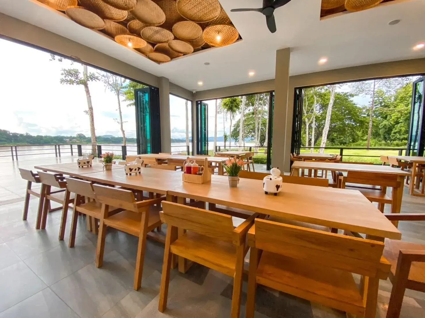 Restaurant/places to eat in River Tree Resort Restaurant/places to eat in River Tree Resort