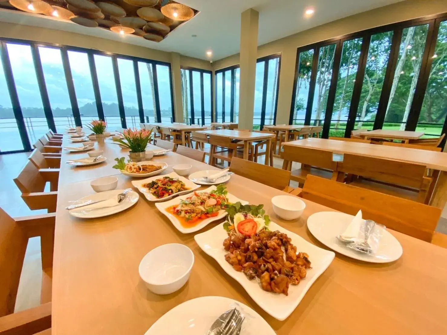 Restaurant/places to eat in River Tree Resort Restaurant/places to eat in River Tree Resort