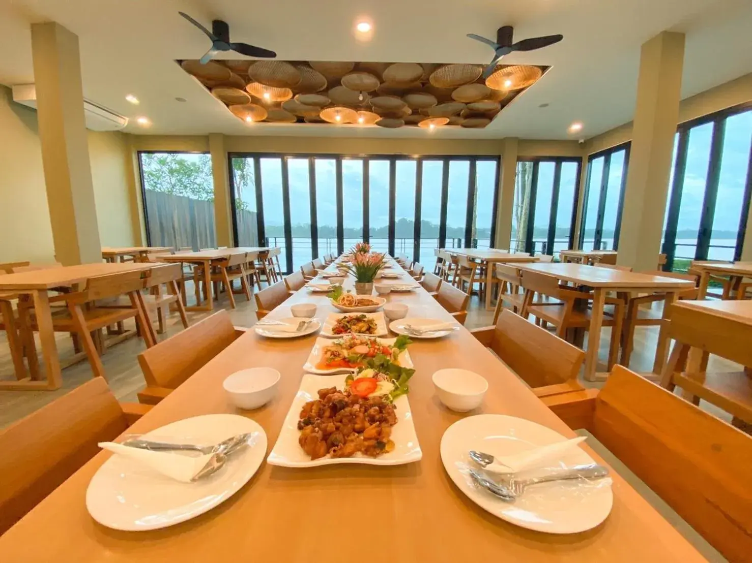 Restaurant/places to eat in River Tree Resort Restaurant/places to eat in River Tree Resort