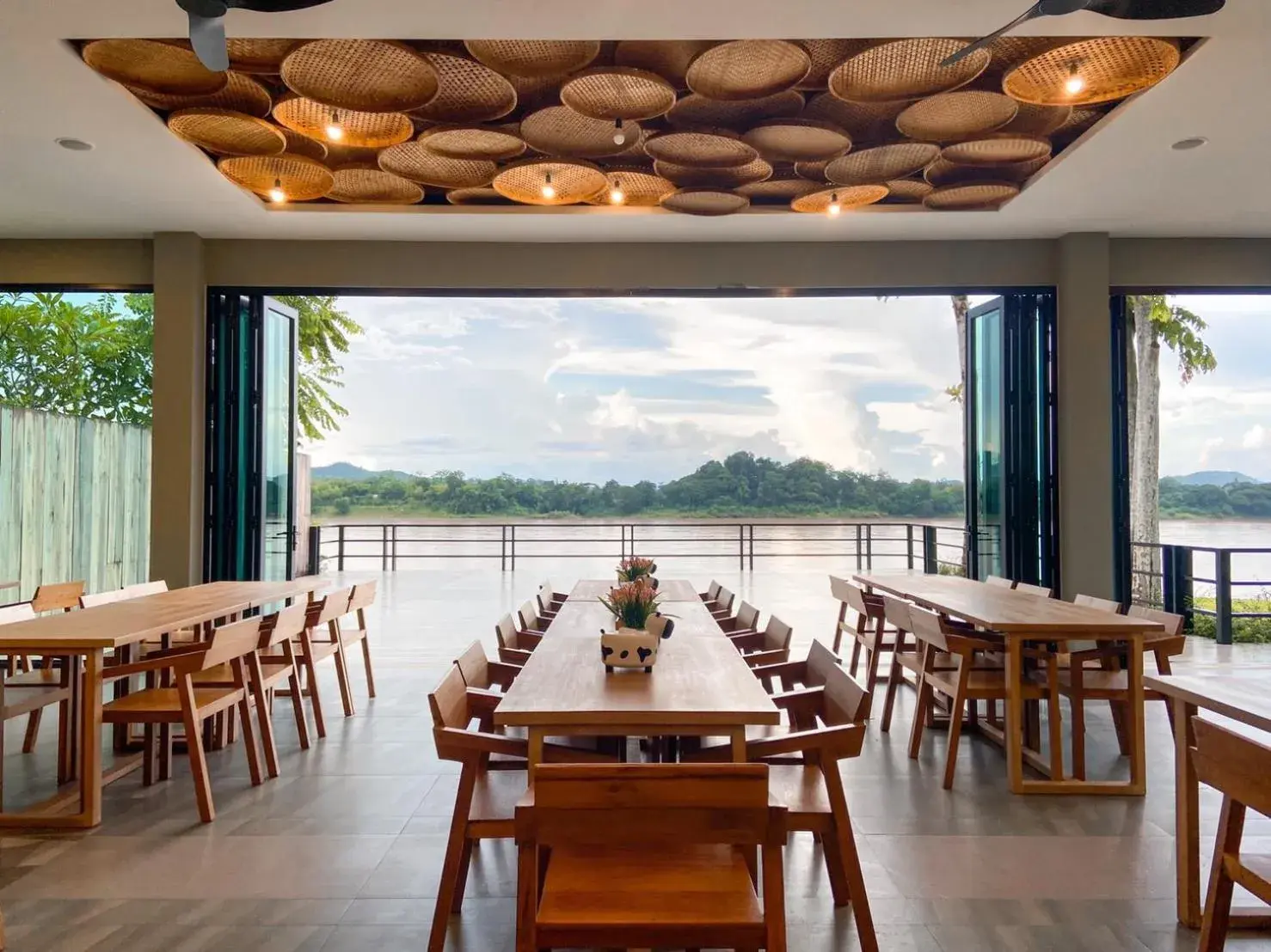 Restaurant/places to eat in River Tree Resort Restaurant/places to eat in River Tree Resort