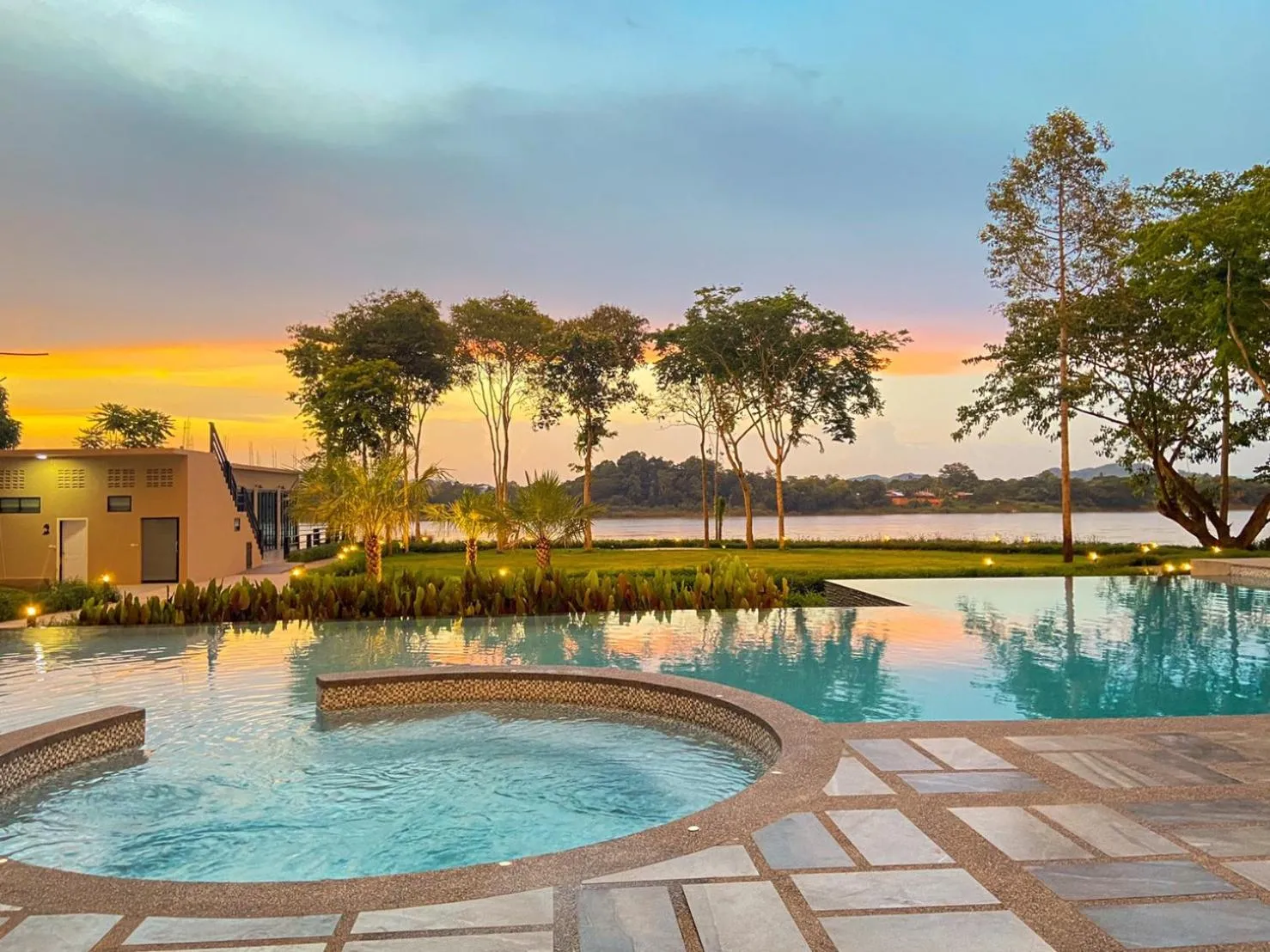 Hot Tub in River Tree Resort