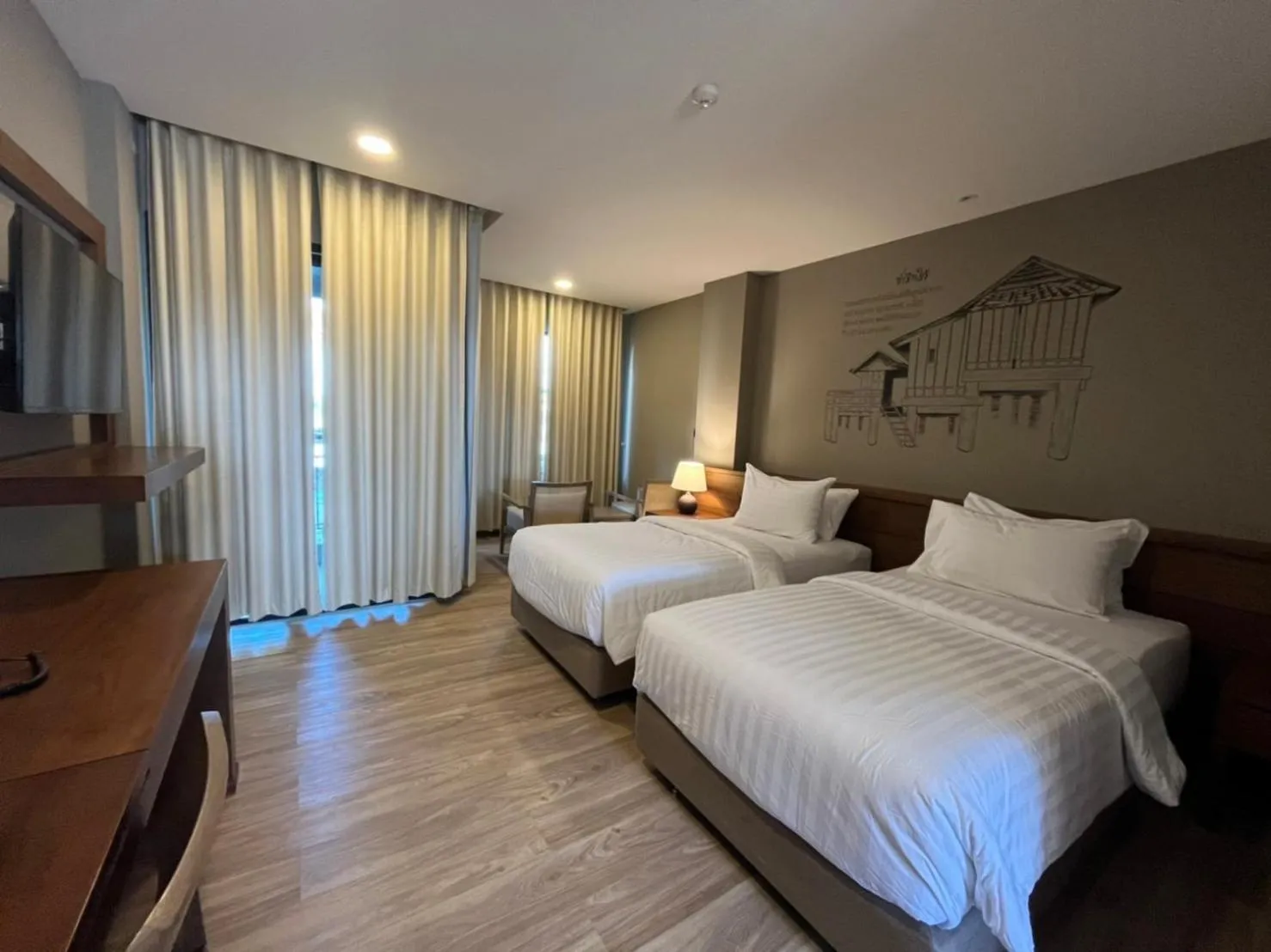 Photo of the whole room, Bed in River Tree Resort