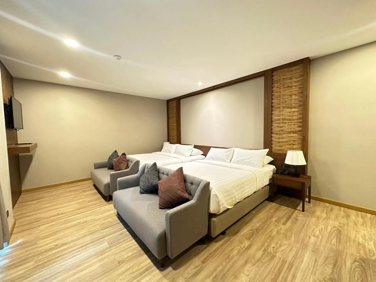 Bedroom, Bed in River Tree Resort