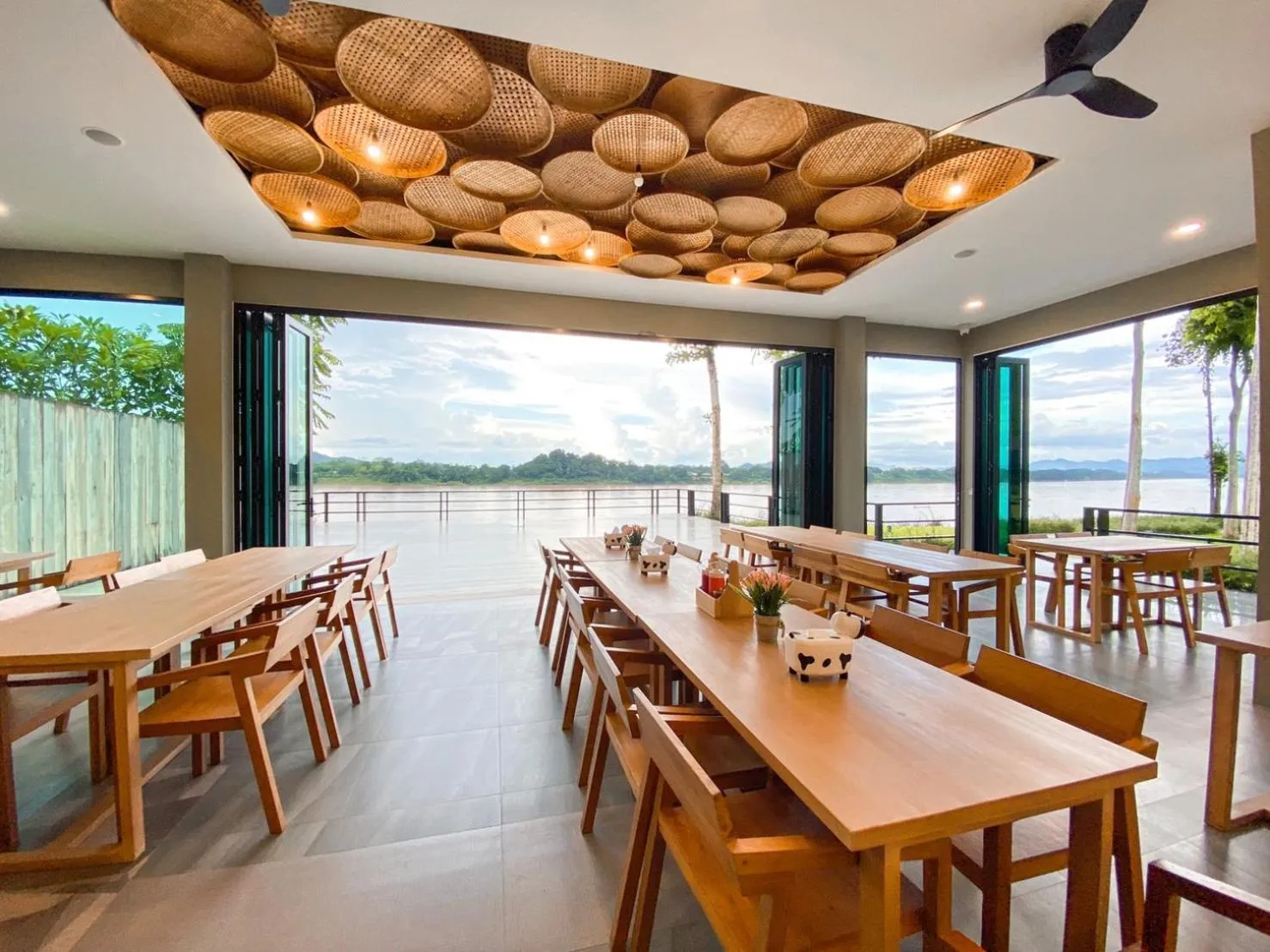 Restaurant/places to eat in River Tree Resort