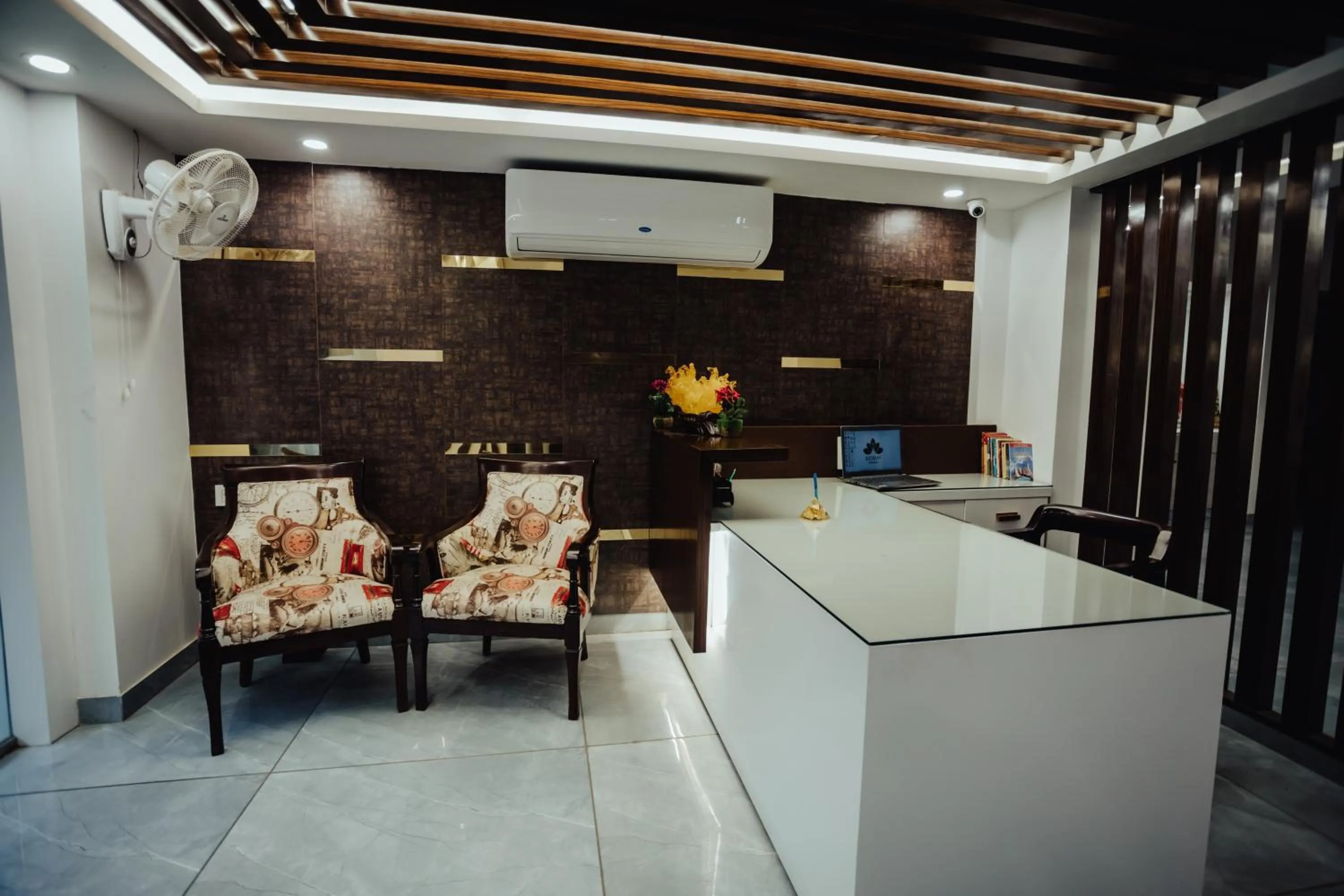 Hotel Keshav Residency - Medicity Gurugram, near Medanta Hospital
