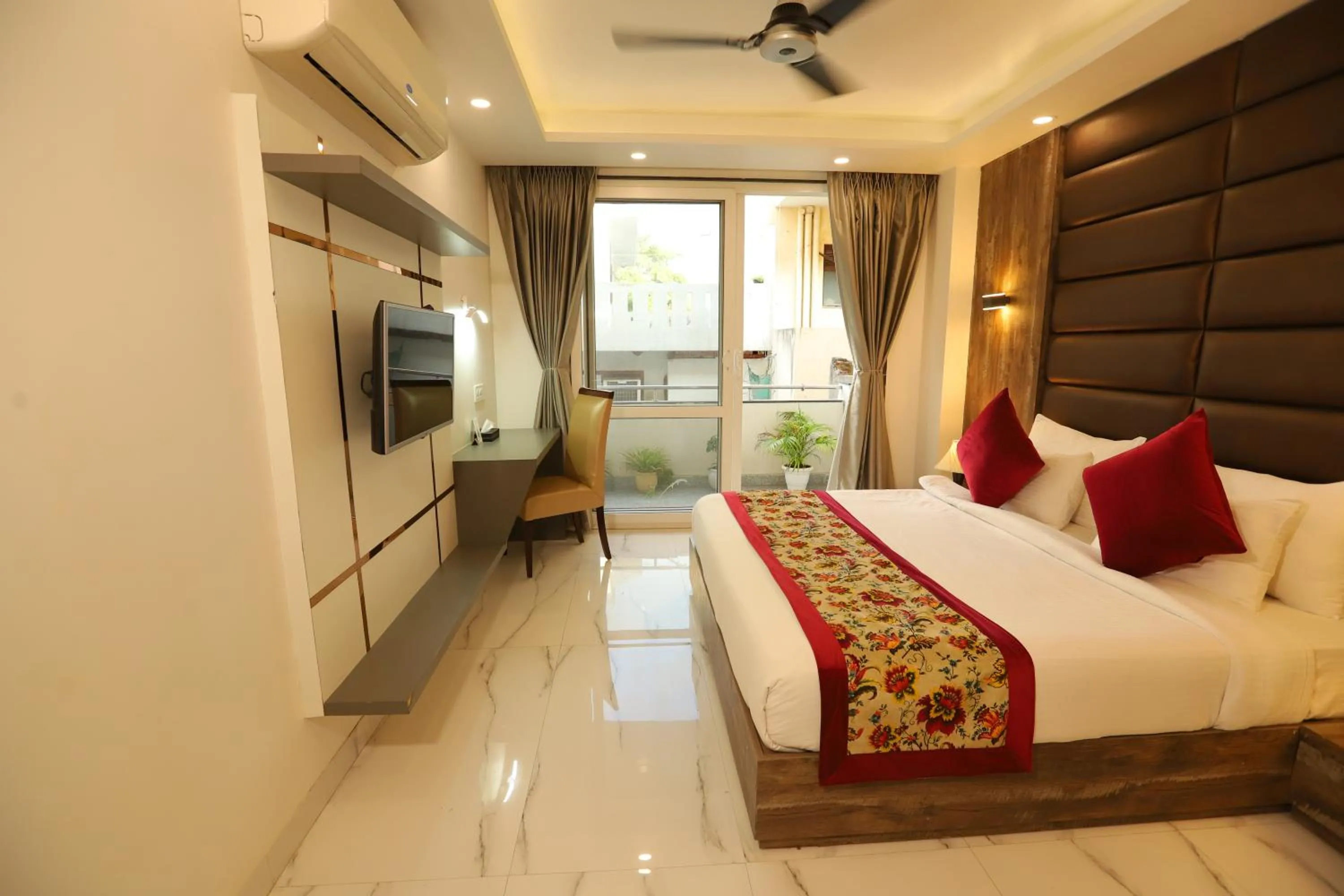 Bed in Hotel Keshav Residency - Medicity Gurugram, near Medanta Hospital