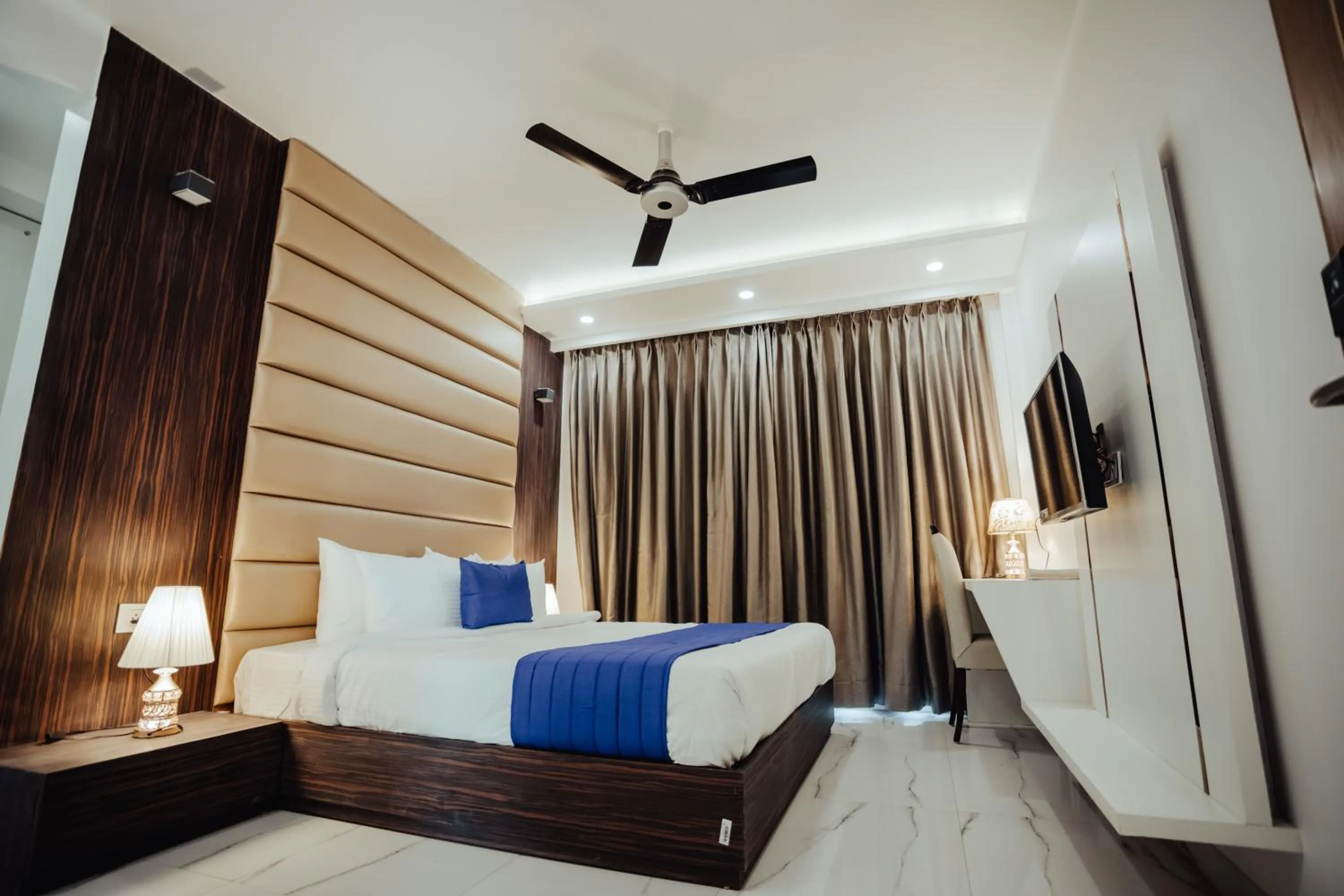 Bed in Hotel Keshav Residency - Medicity Gurugram, near Medanta Hospital