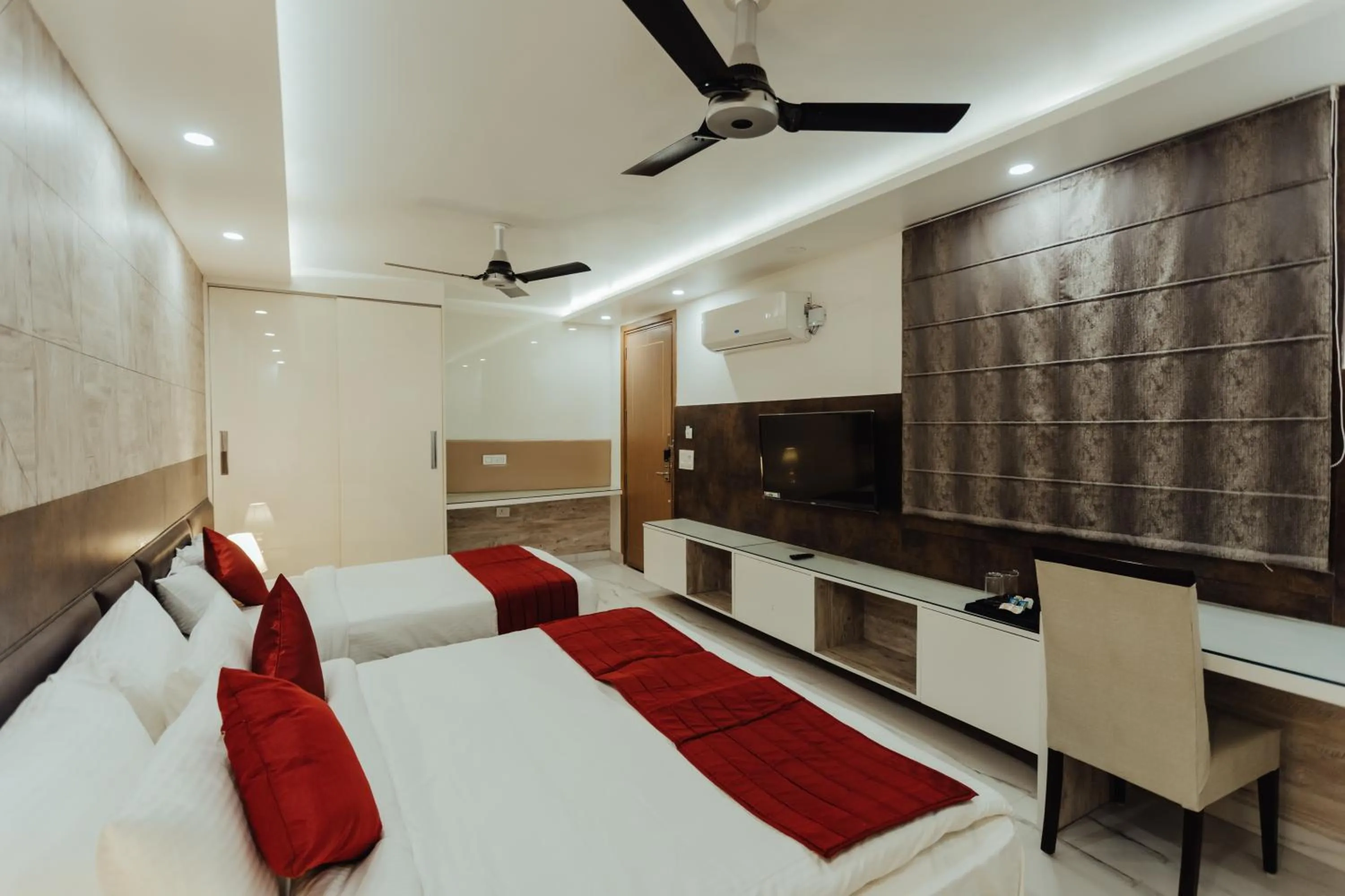 Bed in Hotel Keshav Residency - Medicity Gurugram, near Medanta Hospital