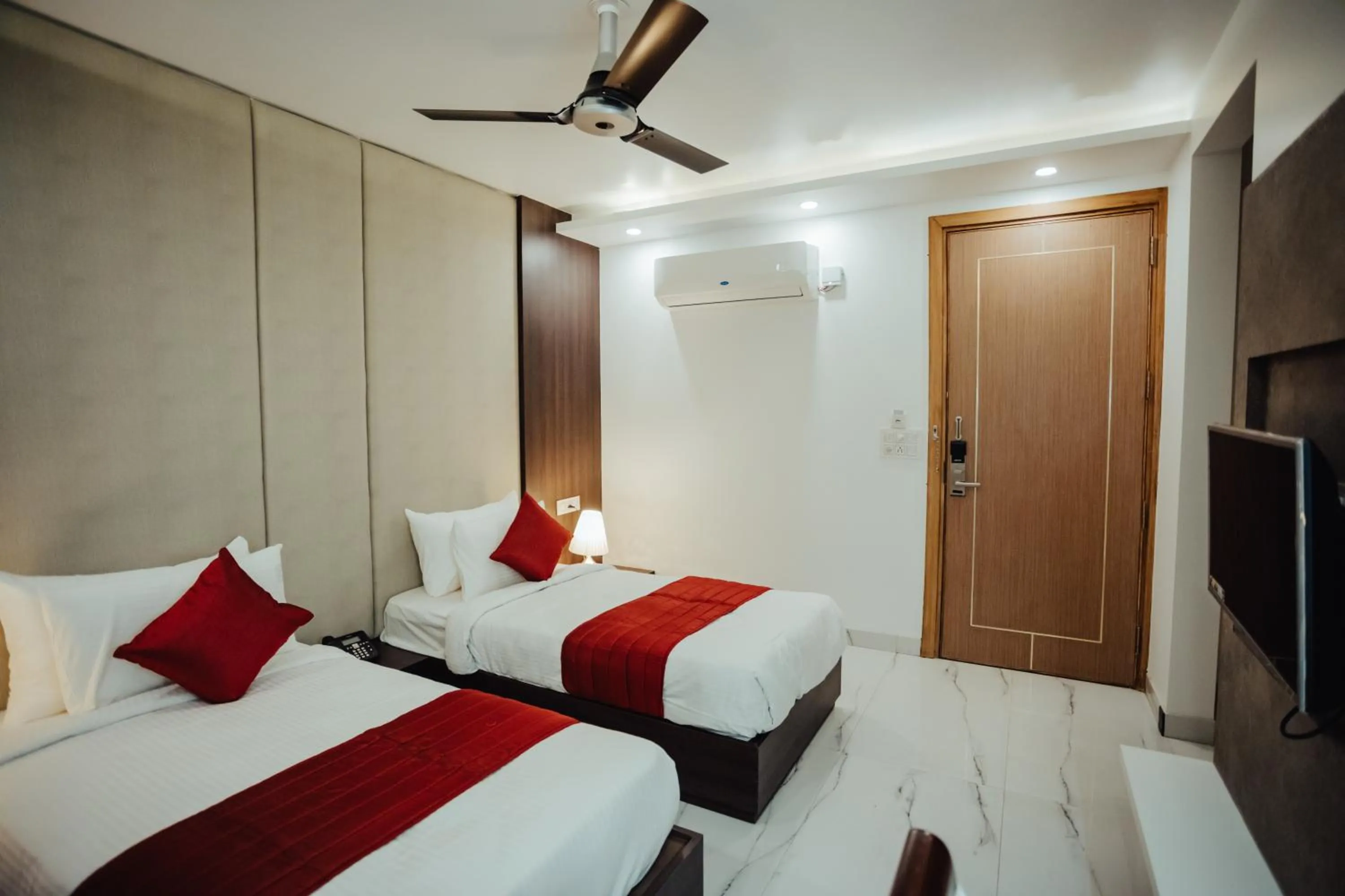 Bed in Hotel Keshav Residency - Medicity Gurugram, near Medanta Hospital