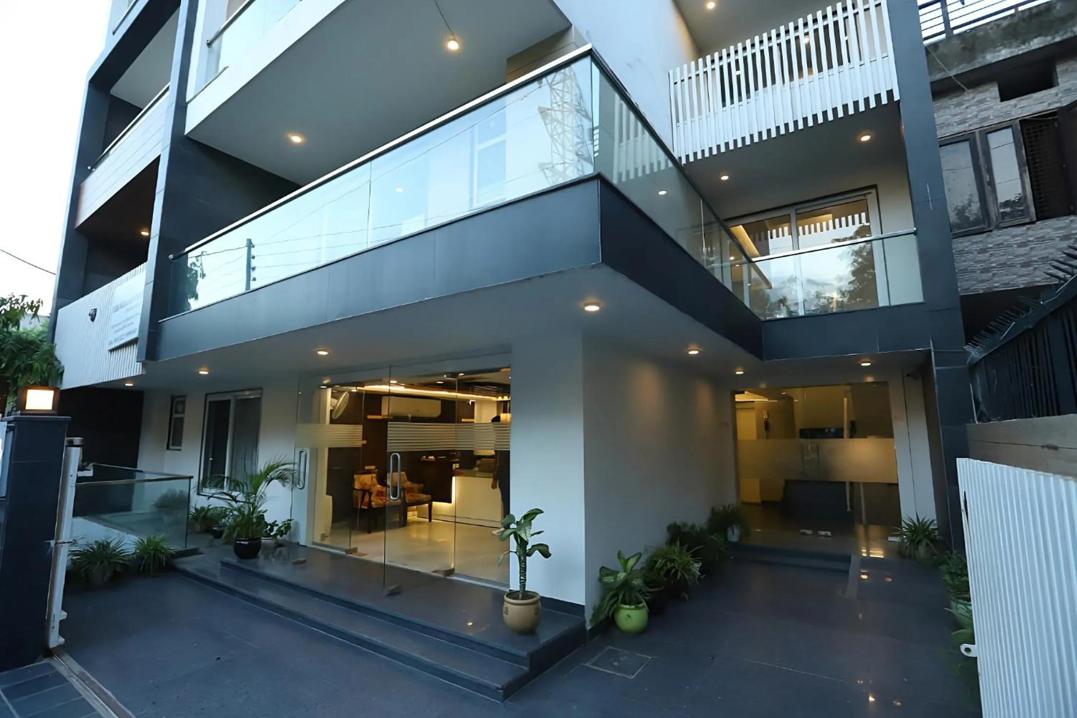 Hotel Keshav Residency - Medicity Gurugram, near Medanta Hospital