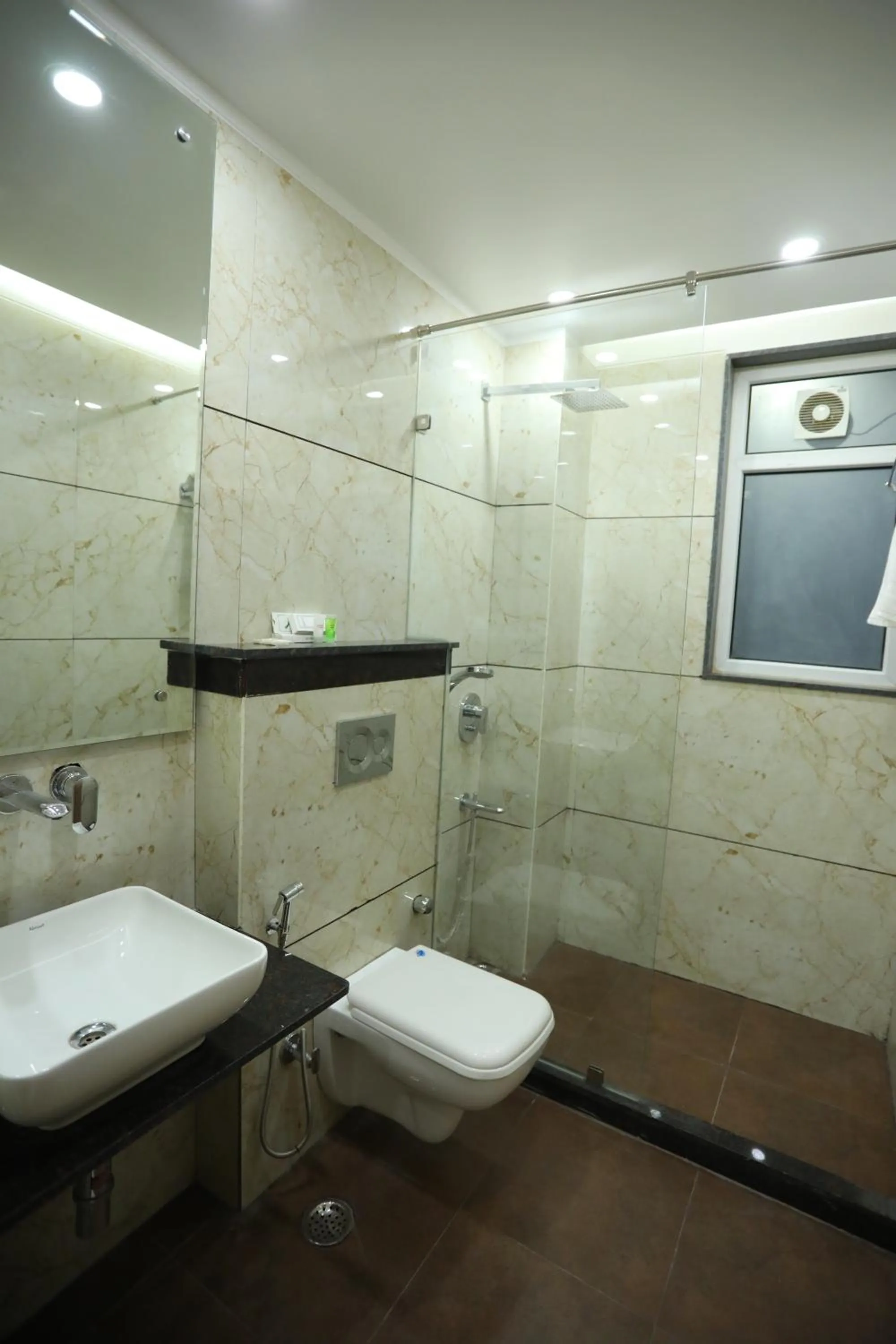 Hotel Keshav Residency - Medicity Gurugram, near Medanta Hospital