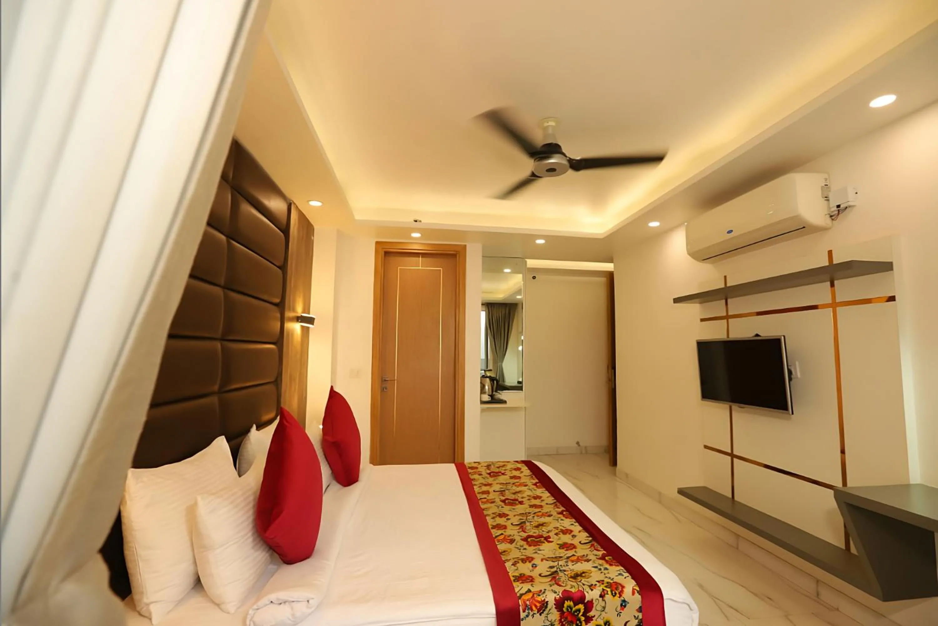 Bed in Hotel Keshav Residency - Medicity Gurugram, near Medanta Hospital