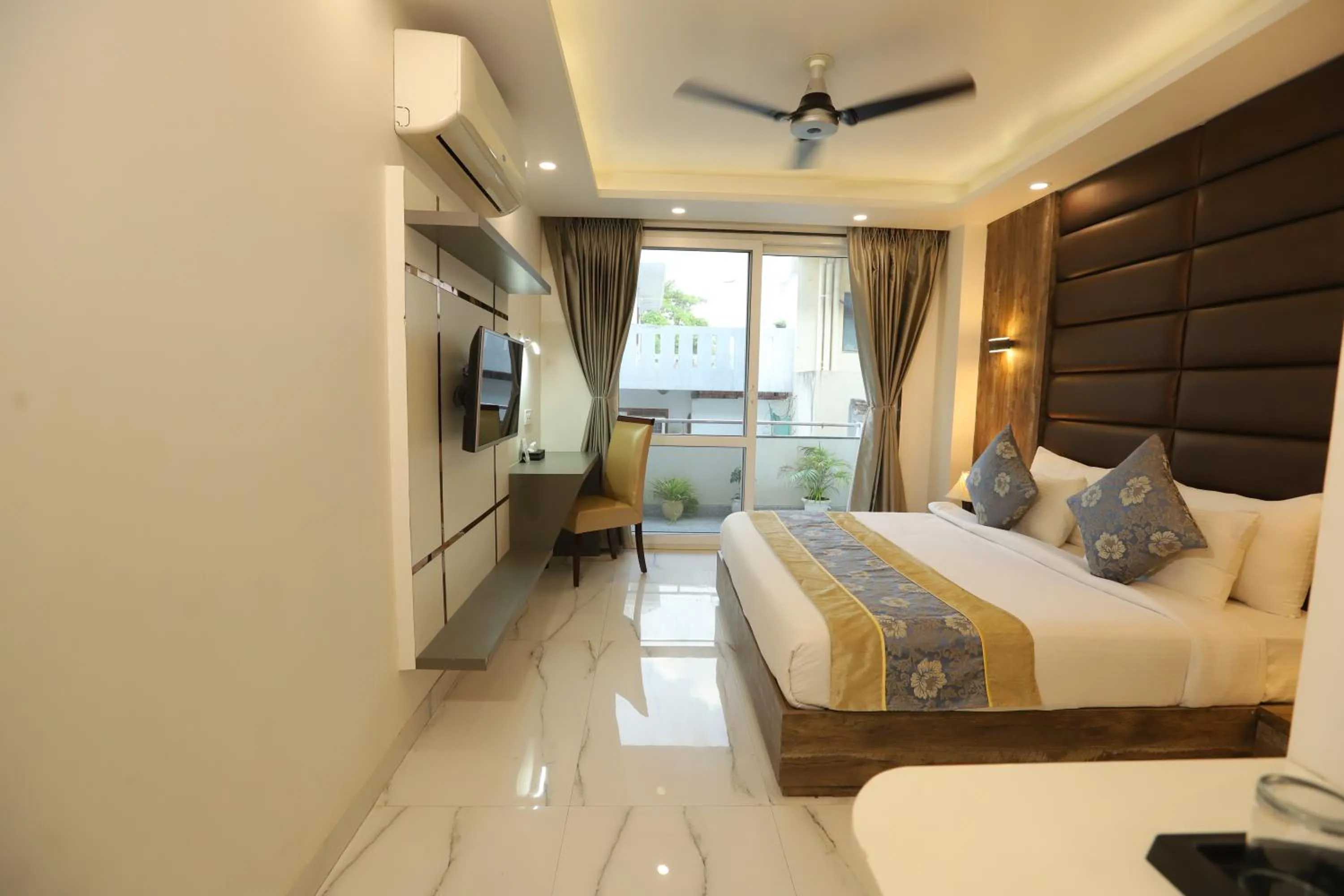 Bed in Hotel Keshav Residency - Medicity Gurugram, near Medanta Hospital